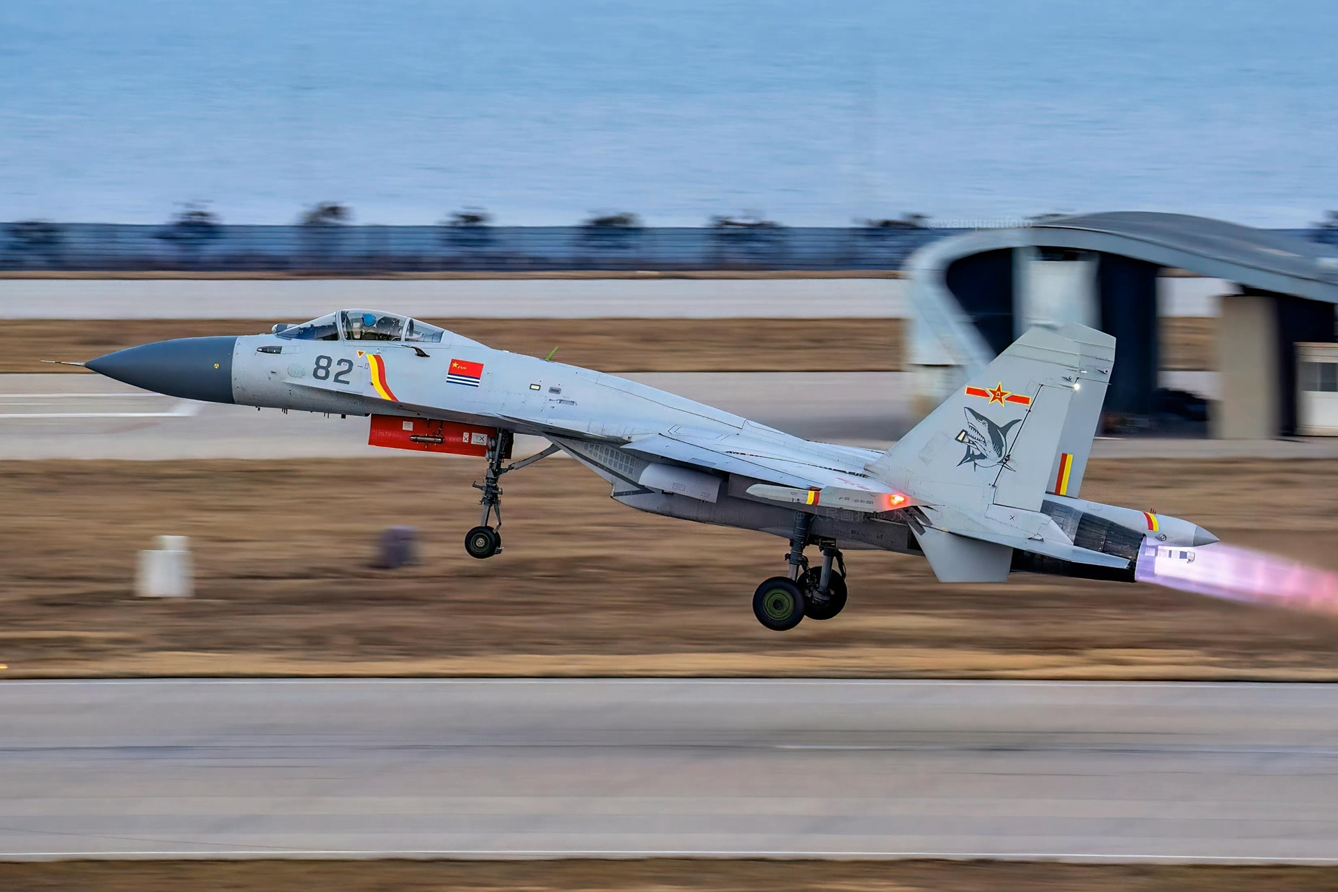 中国海军舰载机 歼15 | 绰号:飞鲨9899 辽宁舰与山东舰上的可折叠