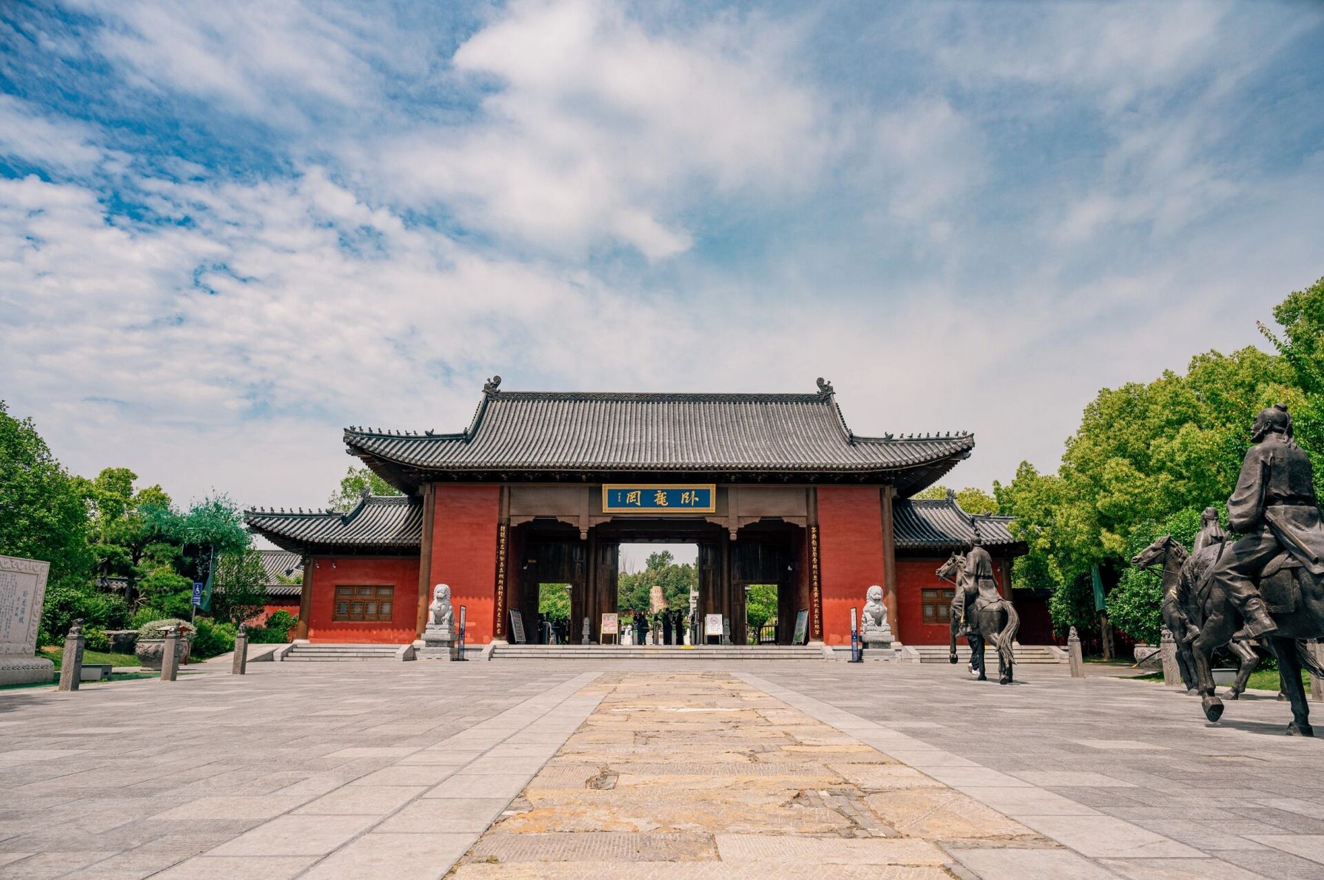 南阳 | 一个值得三顾的地方 打卡卧龙先生故居,卧龙岗武侯祠.