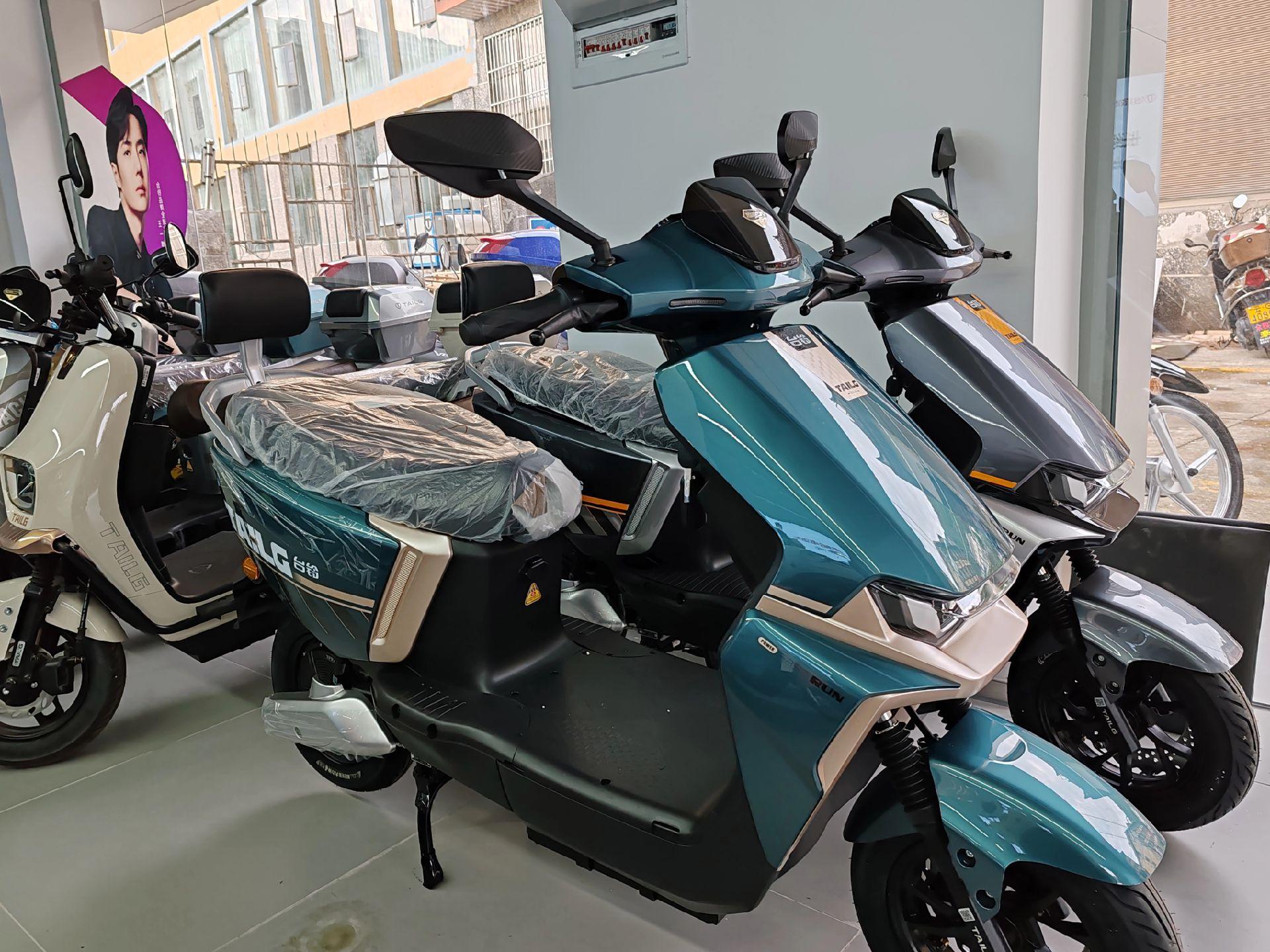 台铃电动车 v车配的是石墨烯的72/23的电瓶可以跑70