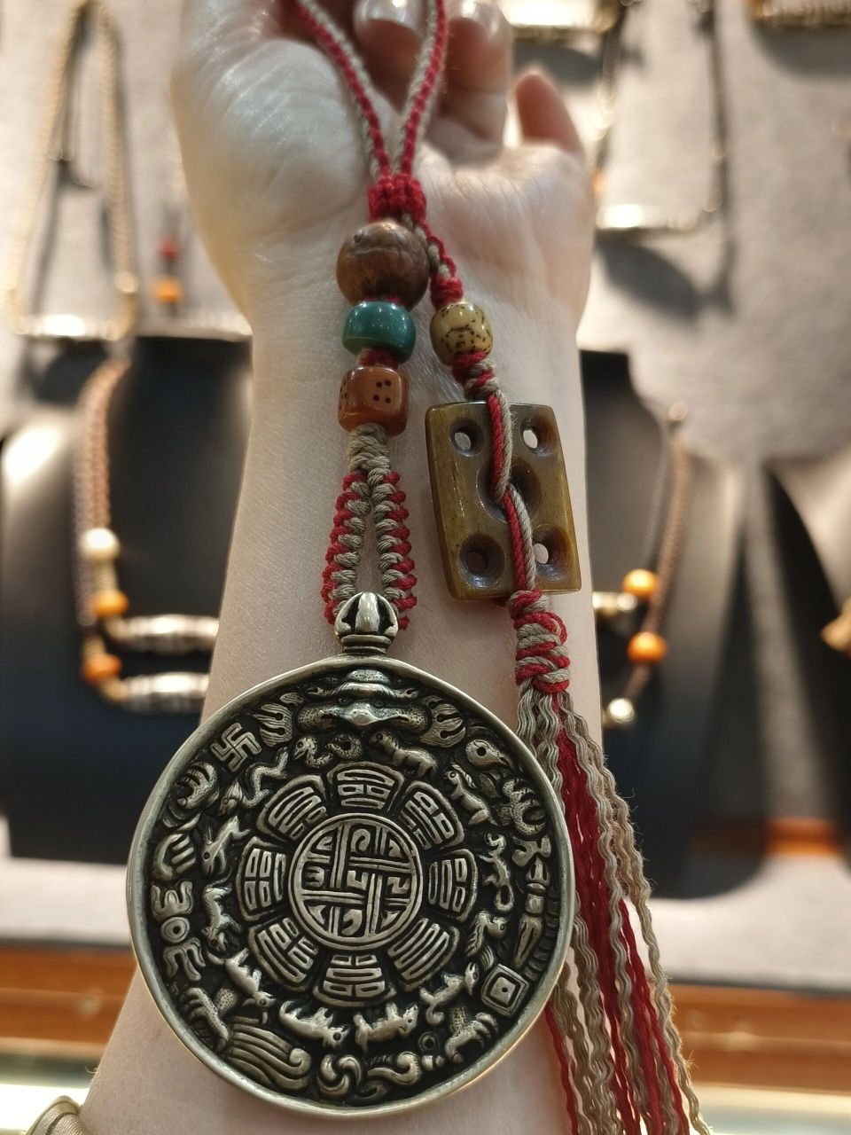 给男朋友送一个大鹏鸟九宫八卦牌吧          包邮到家