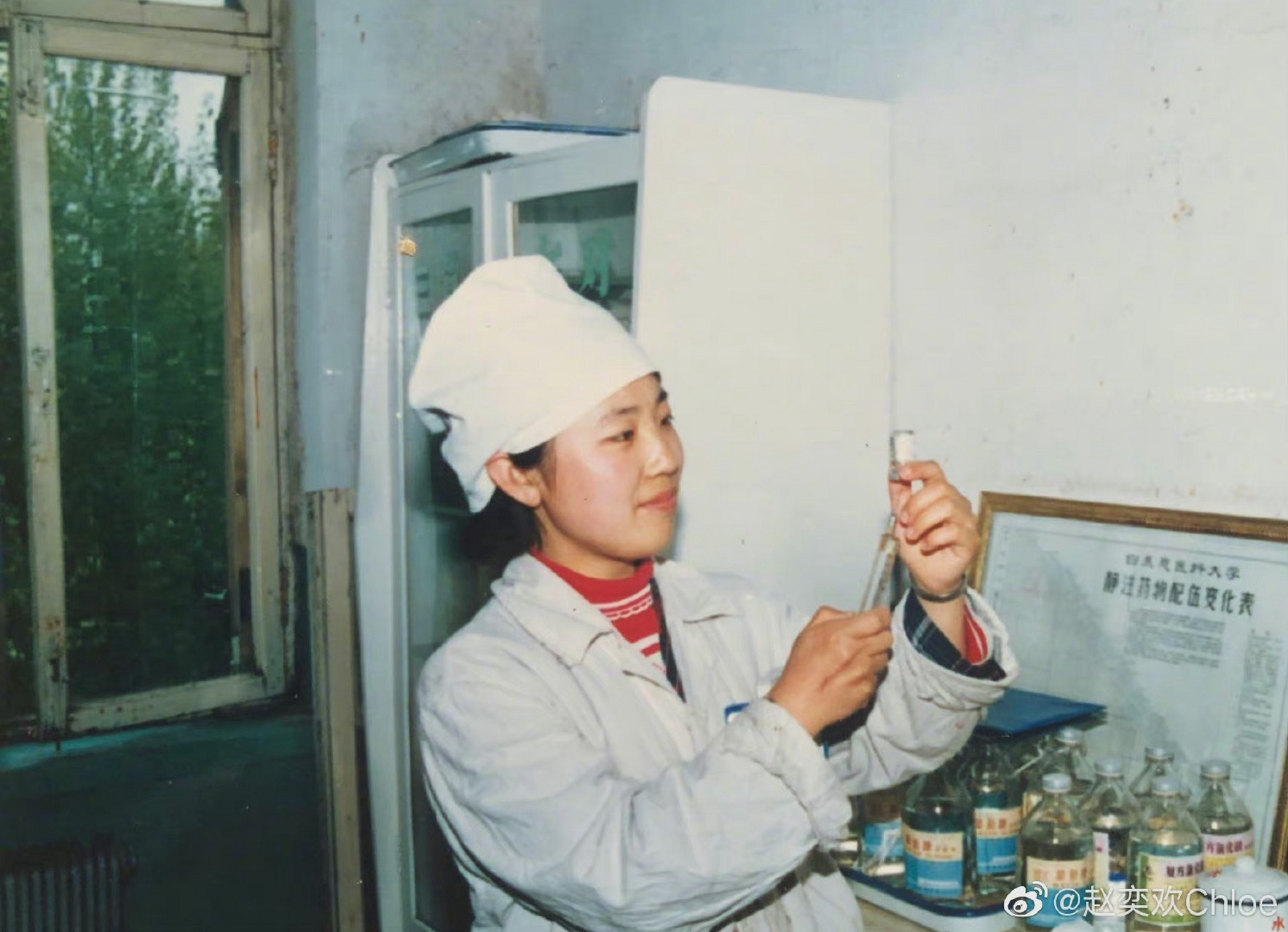 赵奕欢翻拍妈妈年轻时旧照母亲真的很伟大,赵奕欢姐姐的这份礼物真的
