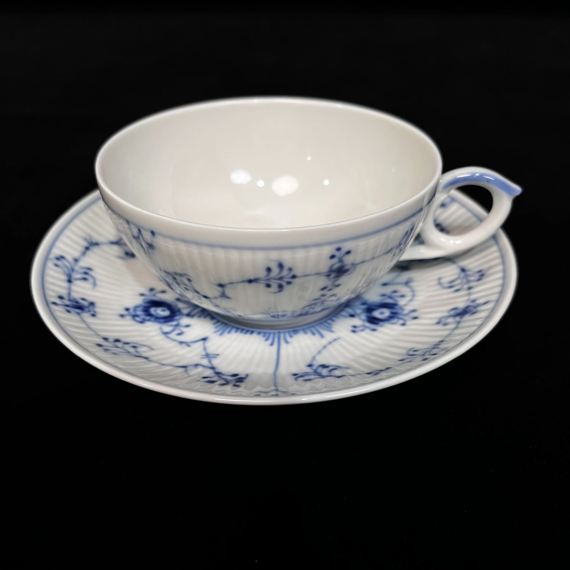 1",是皇家哥本哈根的第一套瓷器图案,距今已经有超过240年的历史.