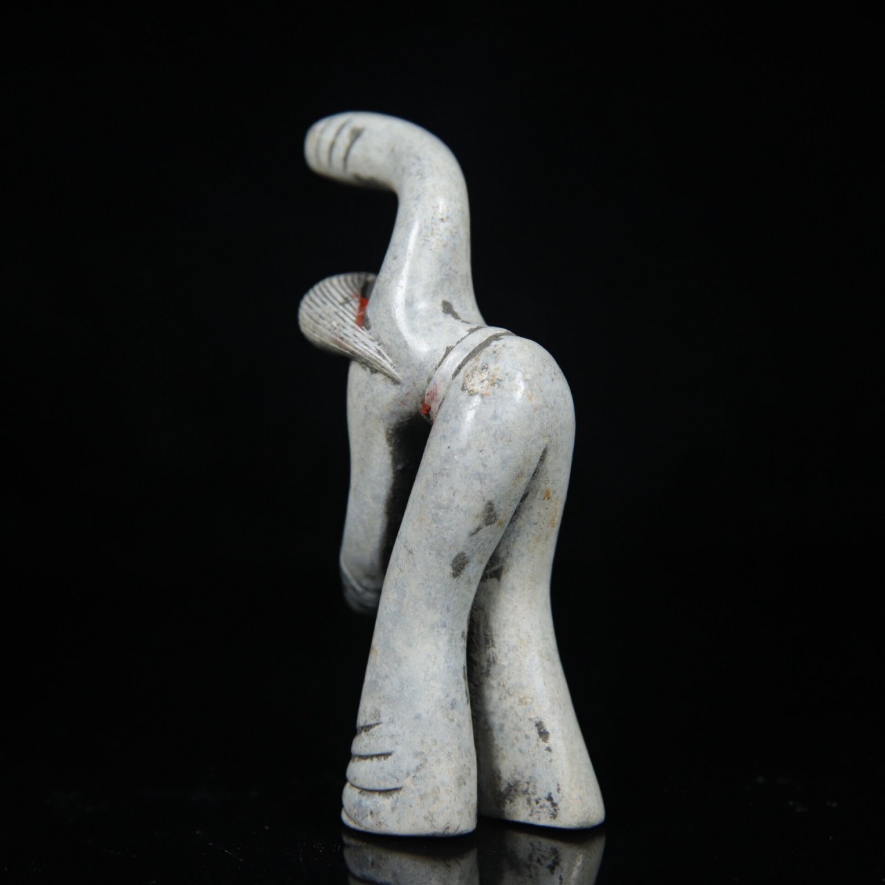 汉代和田玉舞人 玉舞人可能是古代中国最特殊的饰品之一.