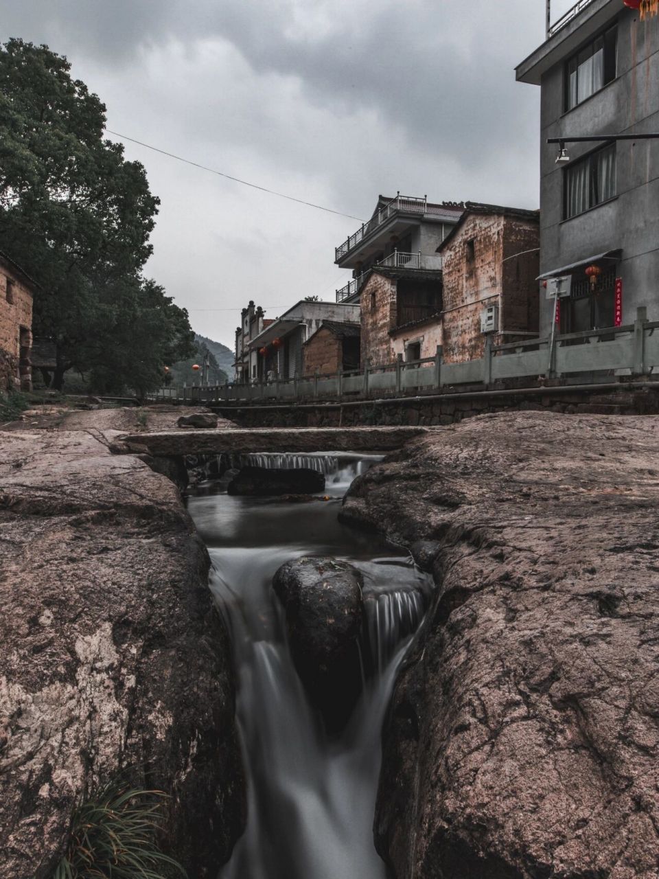 浅游嵊州新昌·西坑村 被遗忘的千年古村落 西坑村隶属新昌县镜岭镇