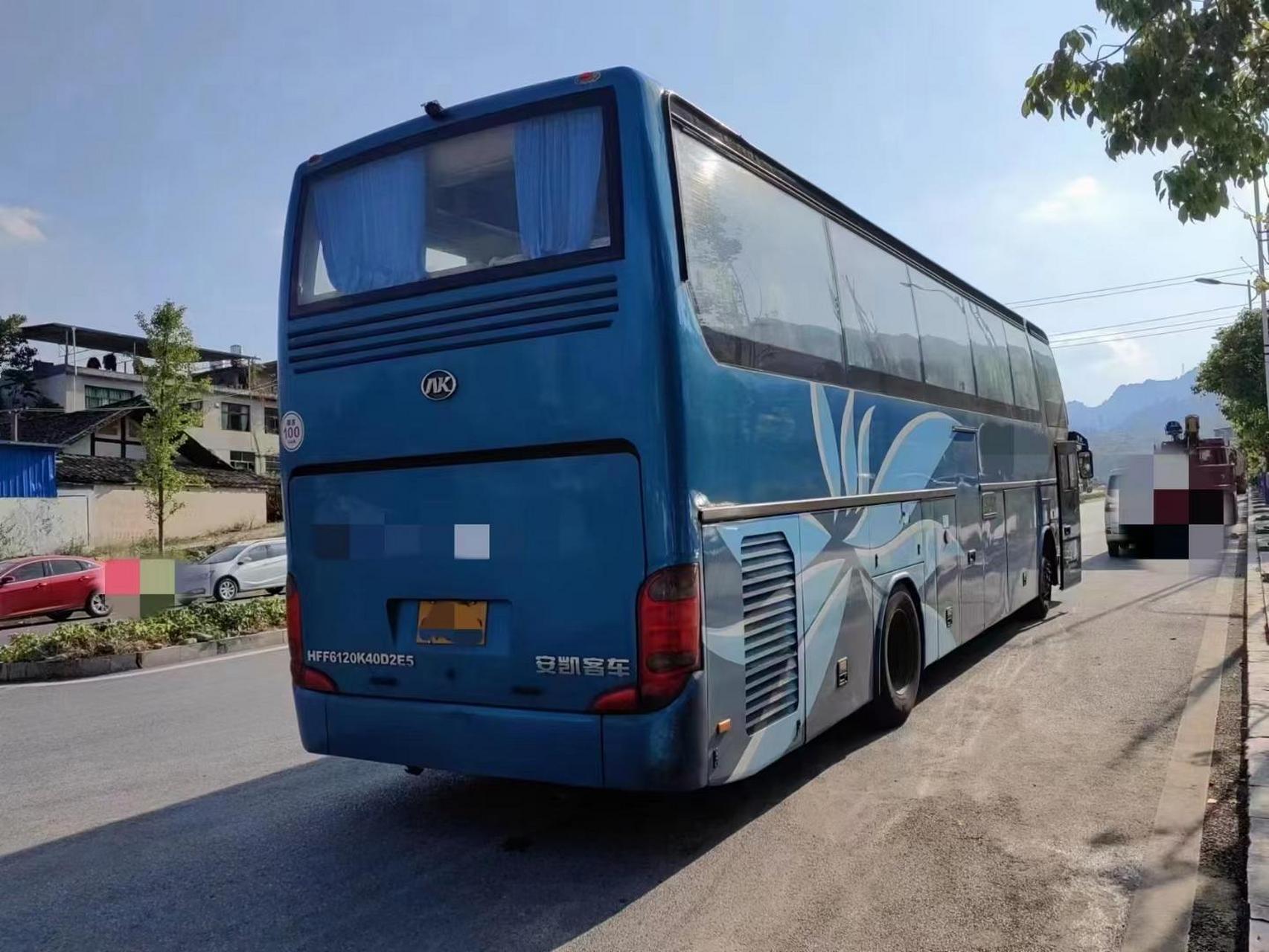 新到一台外地牌照合肥安凯旅游大客车,一层半车型,型号6120,54 座