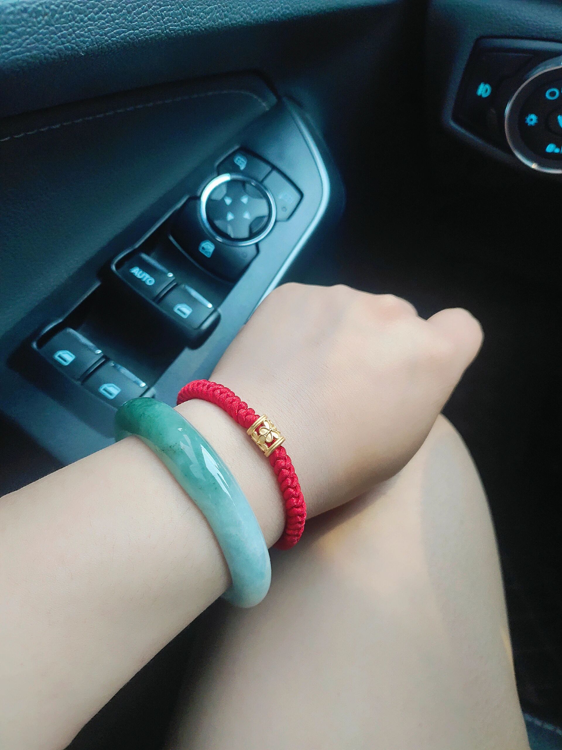 玉镯红绳小黄金叠戴太好看了