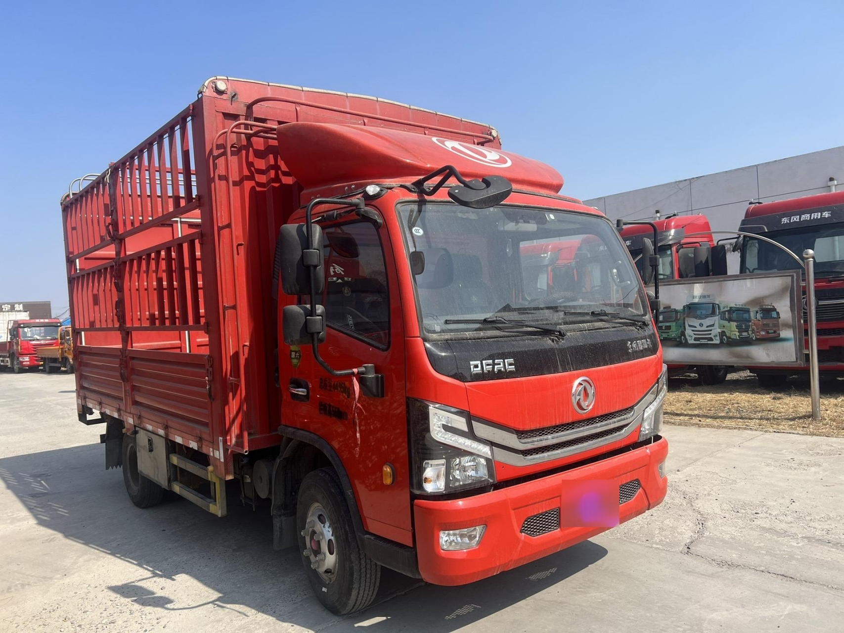 新到2022年8月份东风多利卡4.2米高栏,宽2.