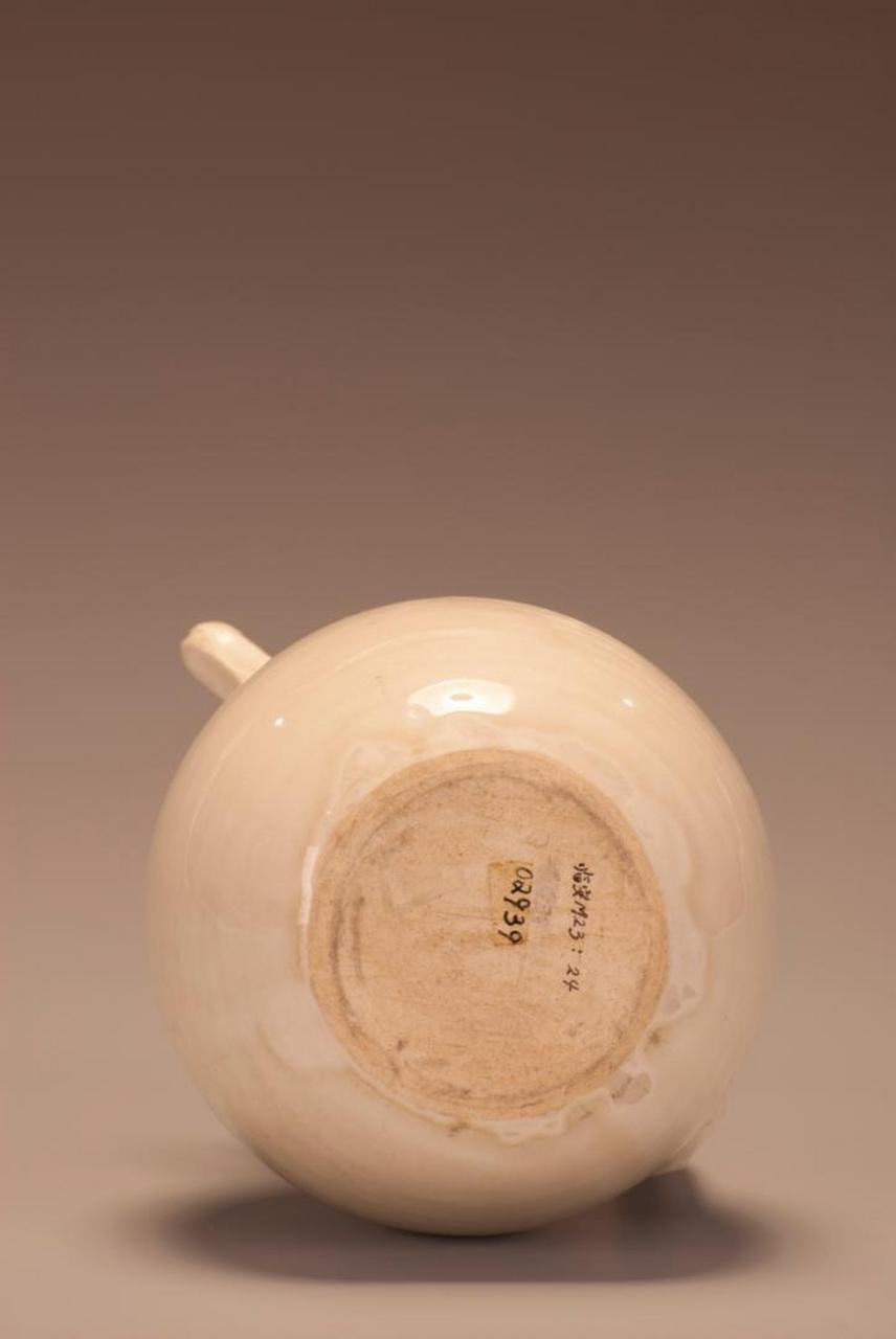 名窑讲坛:五代(唐光化三年)定窑白瓷执壶, 尺 寸: 高15.4,口径4.