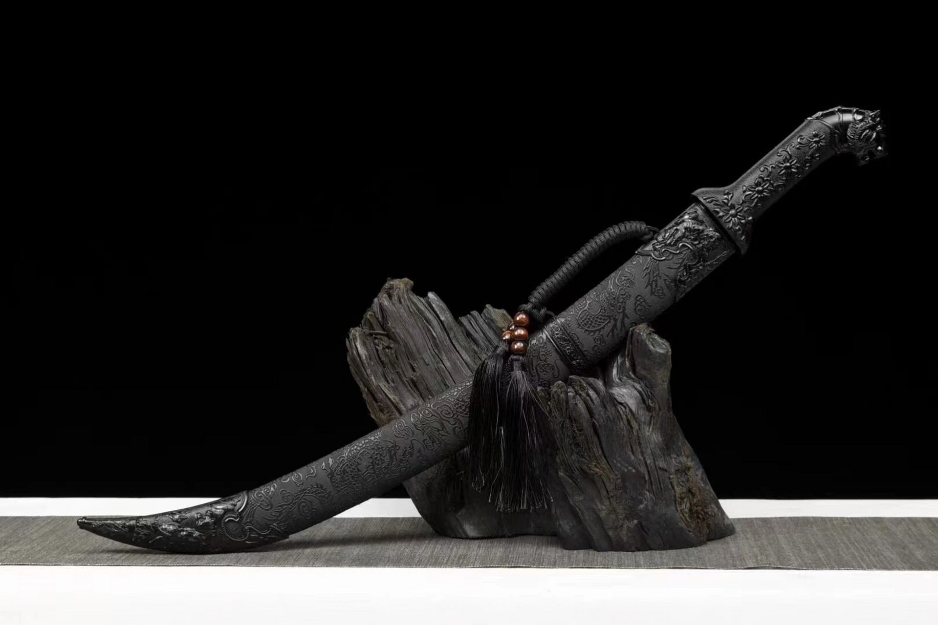 虎头蒙古刀|黑色象征着神秘与高贵 全长:72cm刃长:44.