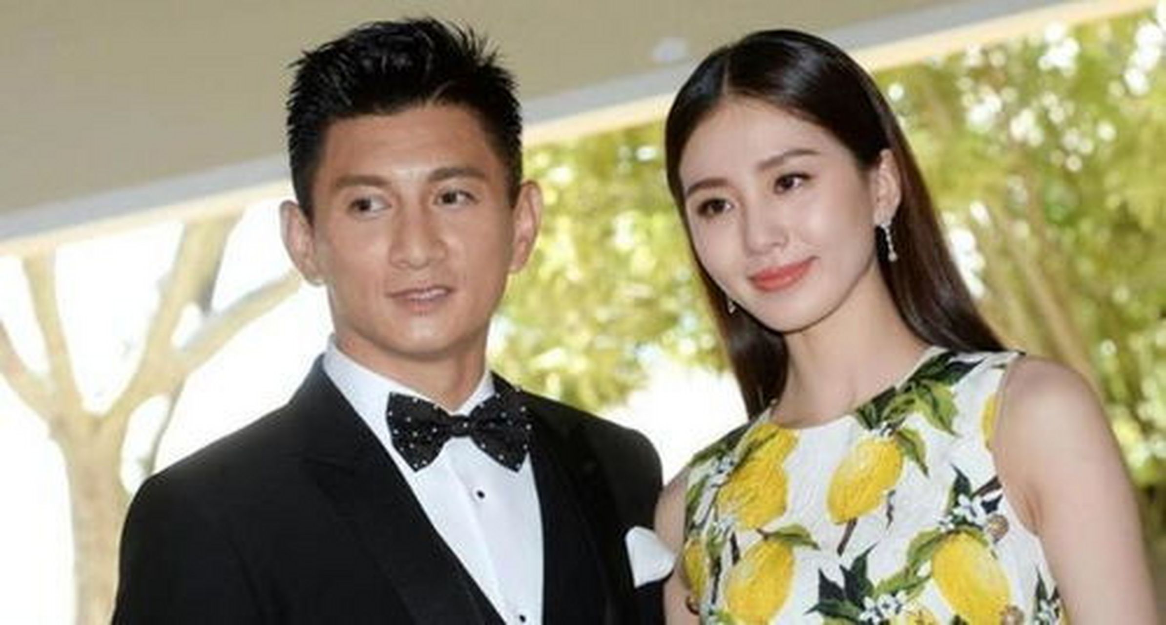 吴奇隆带娃探班刘诗诗# 吴奇隆近日带着儿子探班刘诗诗,身旁有一位