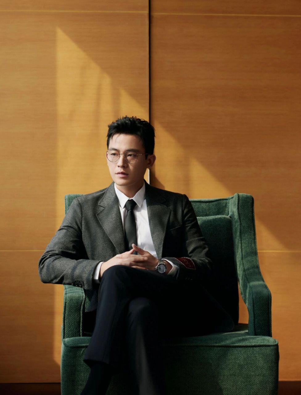 欧豪这组图真的好帅! 这个造型我真的爱了!侧颜好绝!