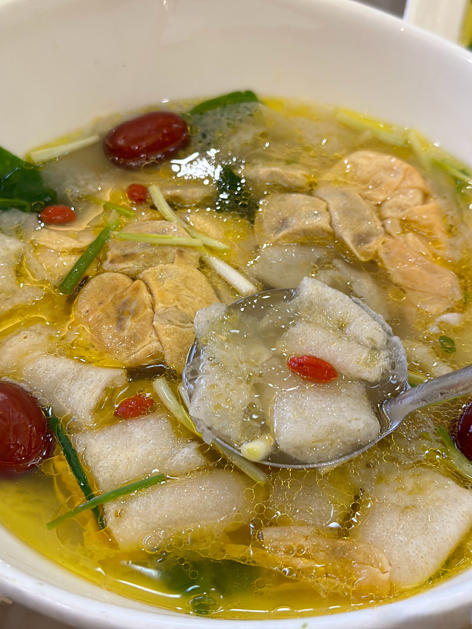 贵州很值得#   在织金,每逢红,白大事的宴席上都少不了"水八碗",首铑