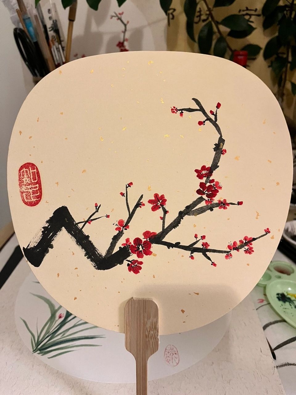 国画|梅花 团扇 第一把团扇 感觉字还行 梅花画的还是不行 枝干没有