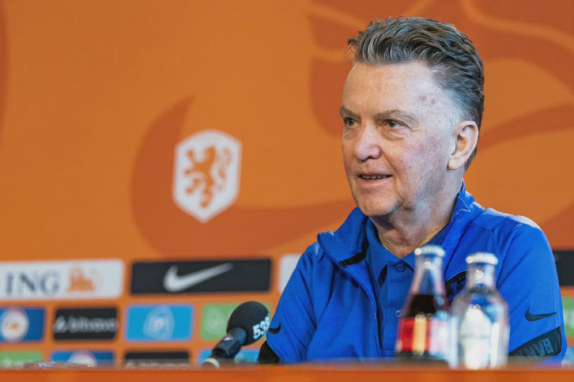 国家队主教练范加尔今天早上的新冠检测结果呈