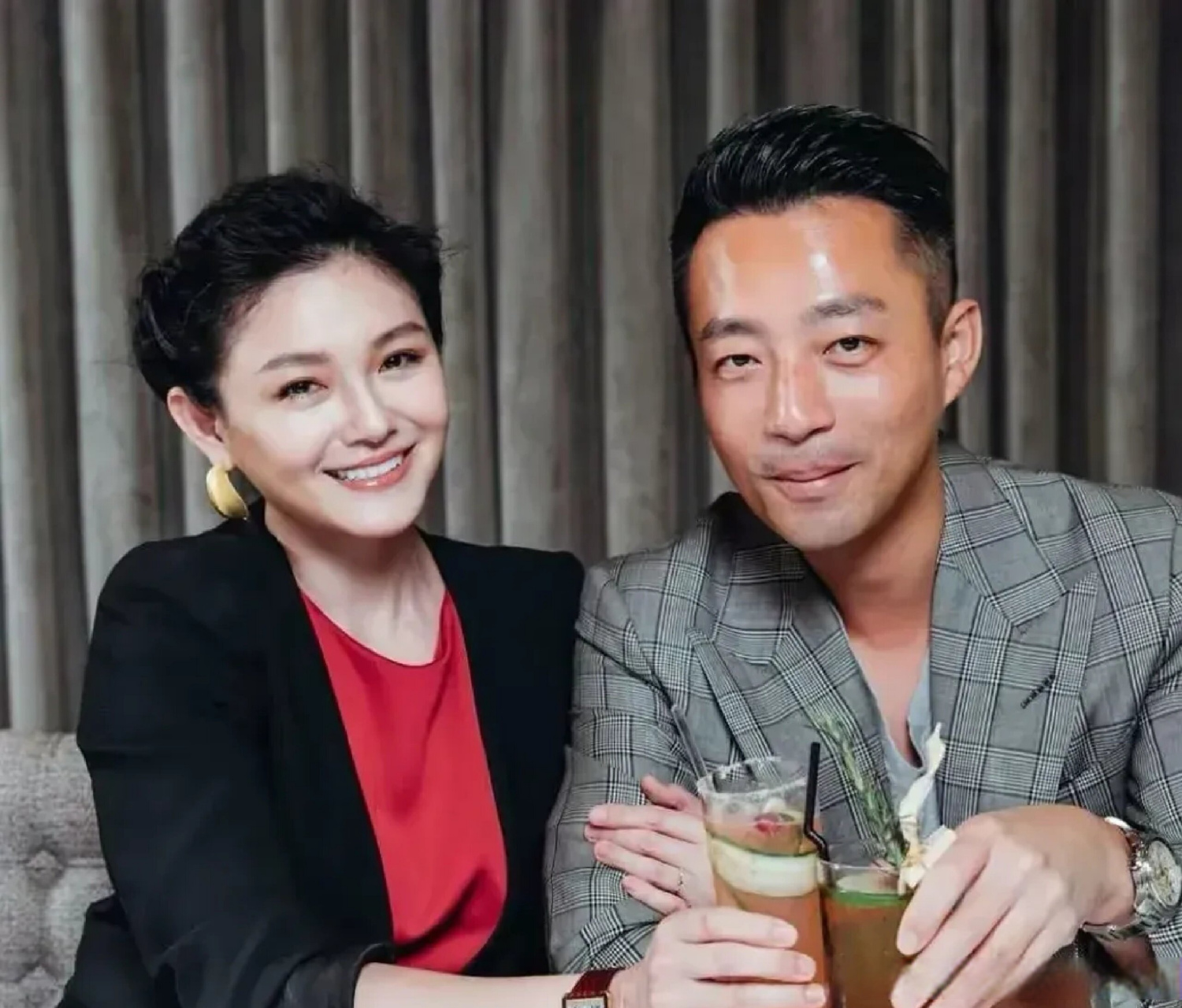 王菲同意了,这点比汪小菲和王力宏强多了  2020年,谢霆锋做了公证,将