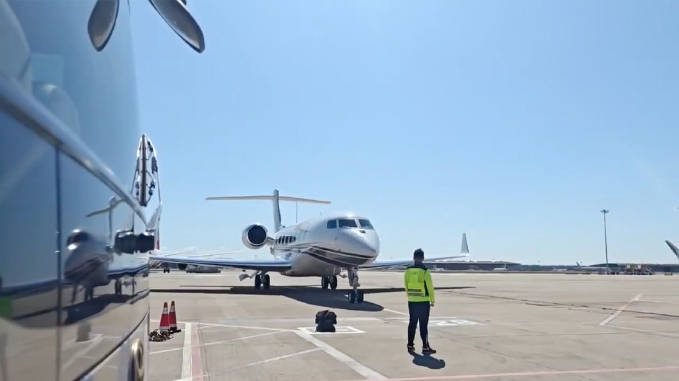 阿根廷中国行主办方宣布梅西的私人飞机已经在北京落地,梅西将开启