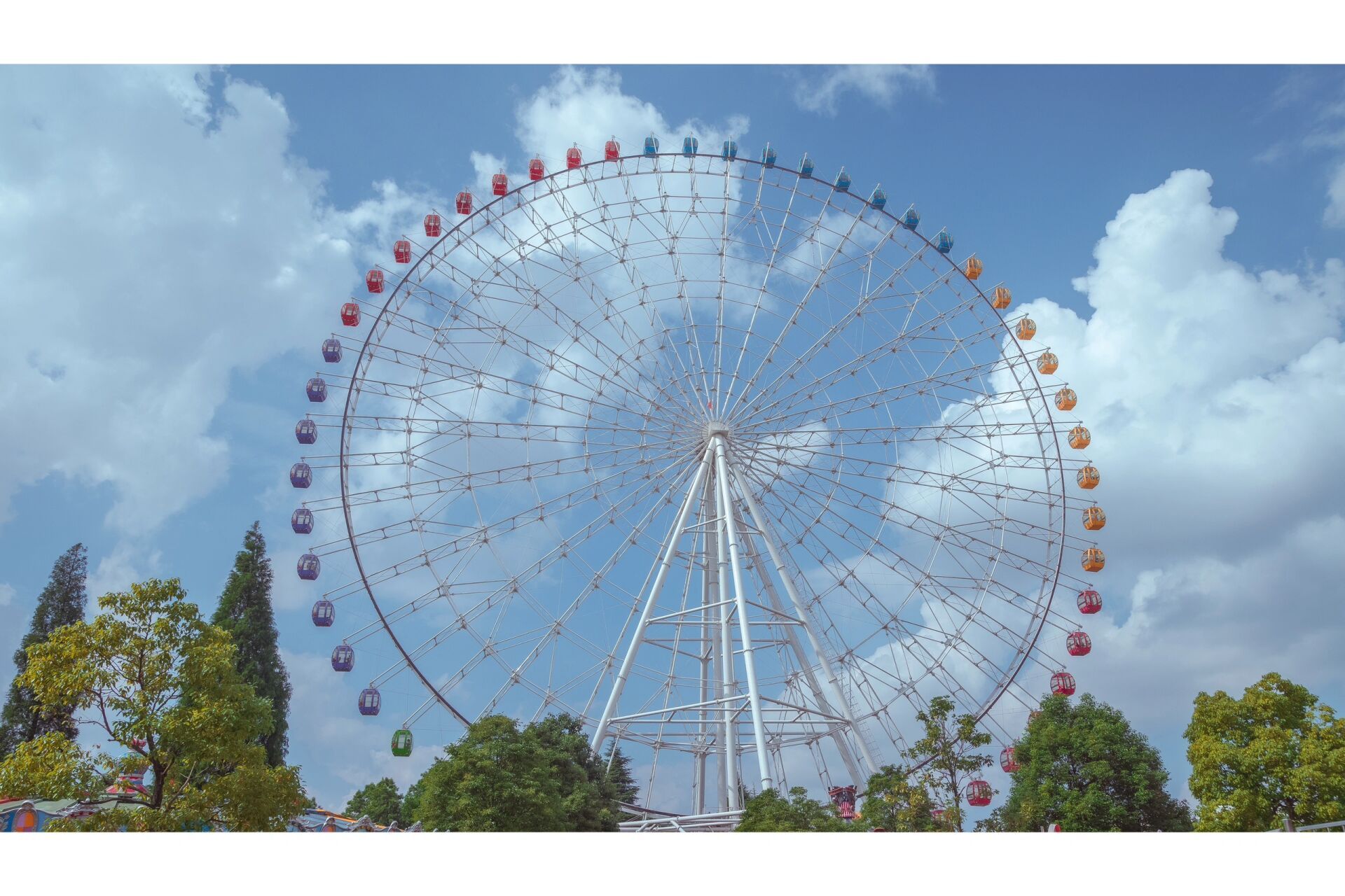 贵阳欢乐世界|大朋友小朋友的游乐园 【地址】:地址:贵州省贵阳市白云