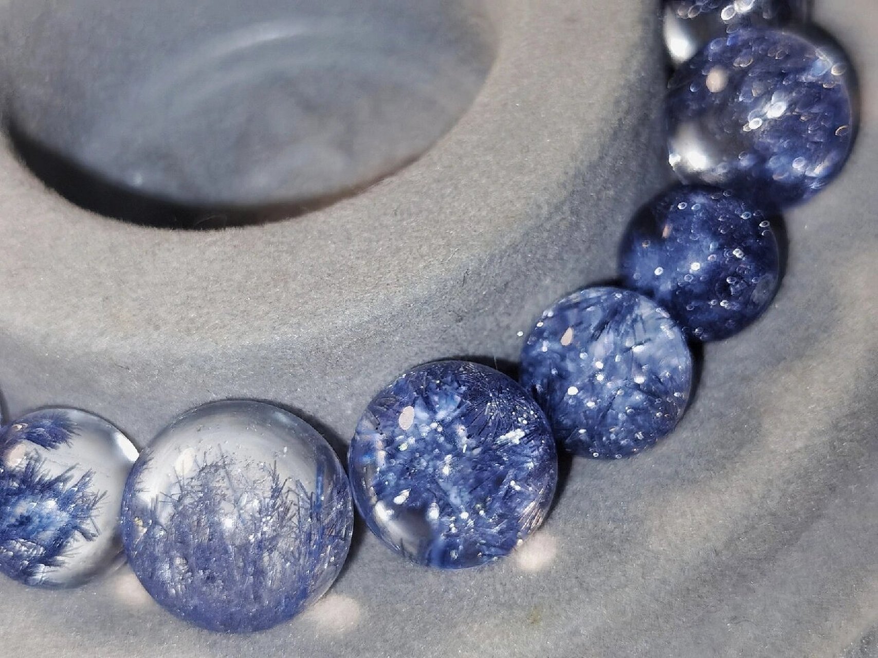 天花板顶级老矿线花款的蓝发晶蓝线石水晶 慎入慎入7575看过这种