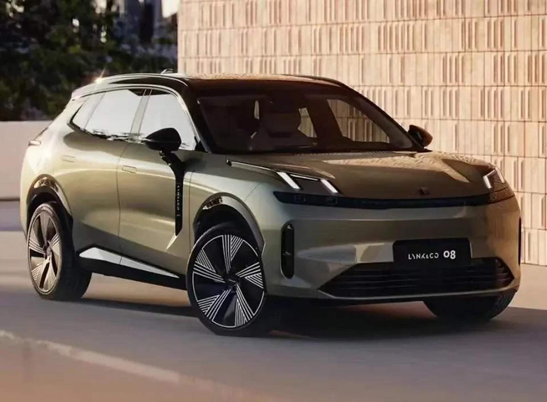 领克08豪华智享超电suv带"电"而来,是以电驱动为主,满足用户全场景