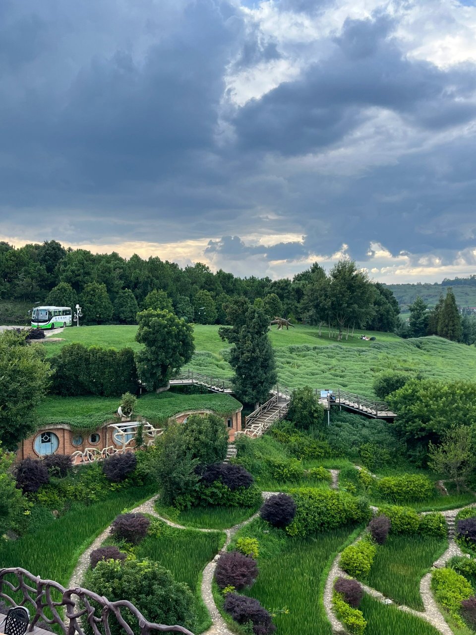凤龙湾童话小镇 也是很突然的出行 在抖音上买的票,两大一小的门票 单
