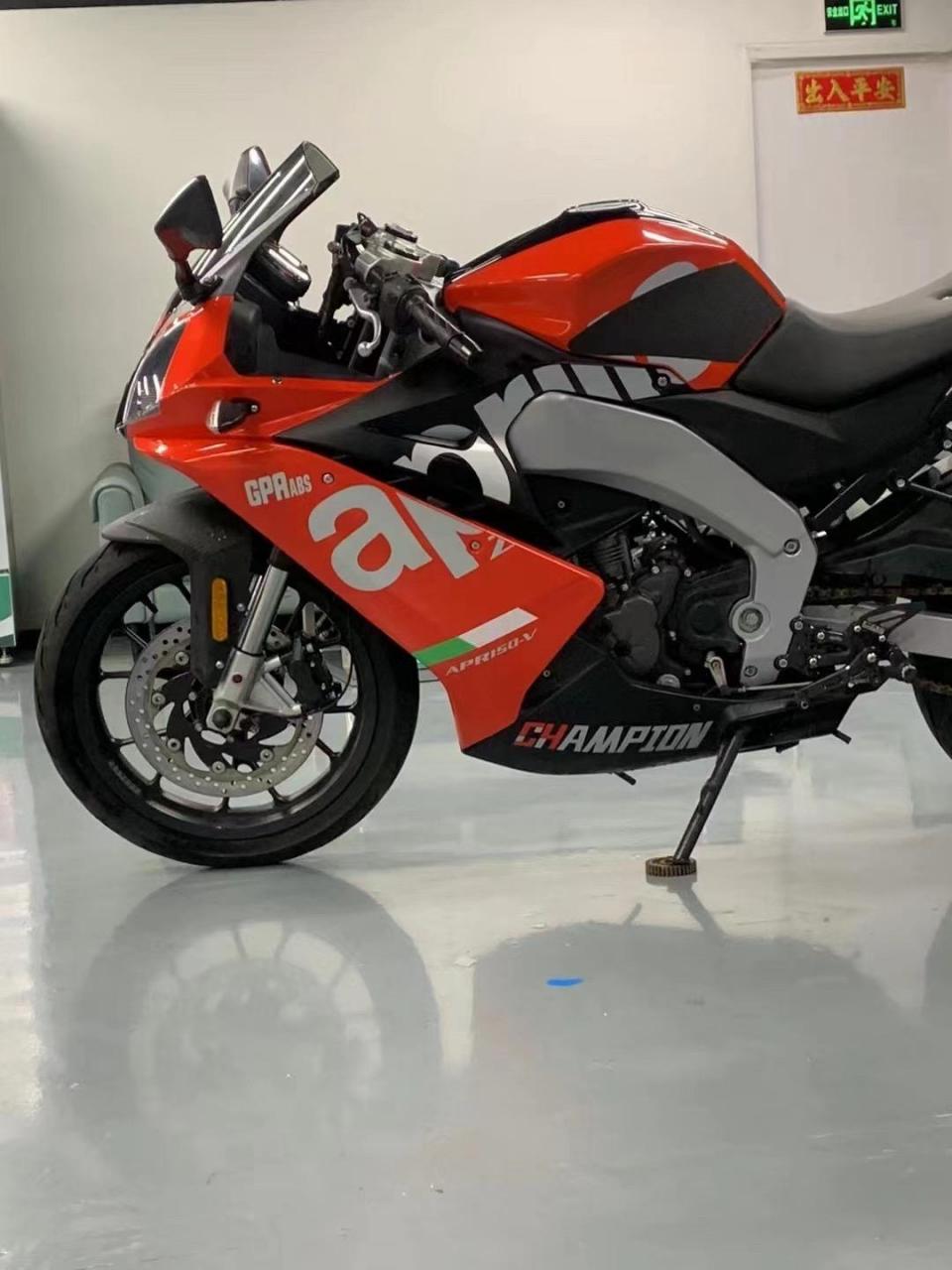 21年阿普利亚gpr150abs顶配版  行驶6900公里 万转小钢炮  性价比高