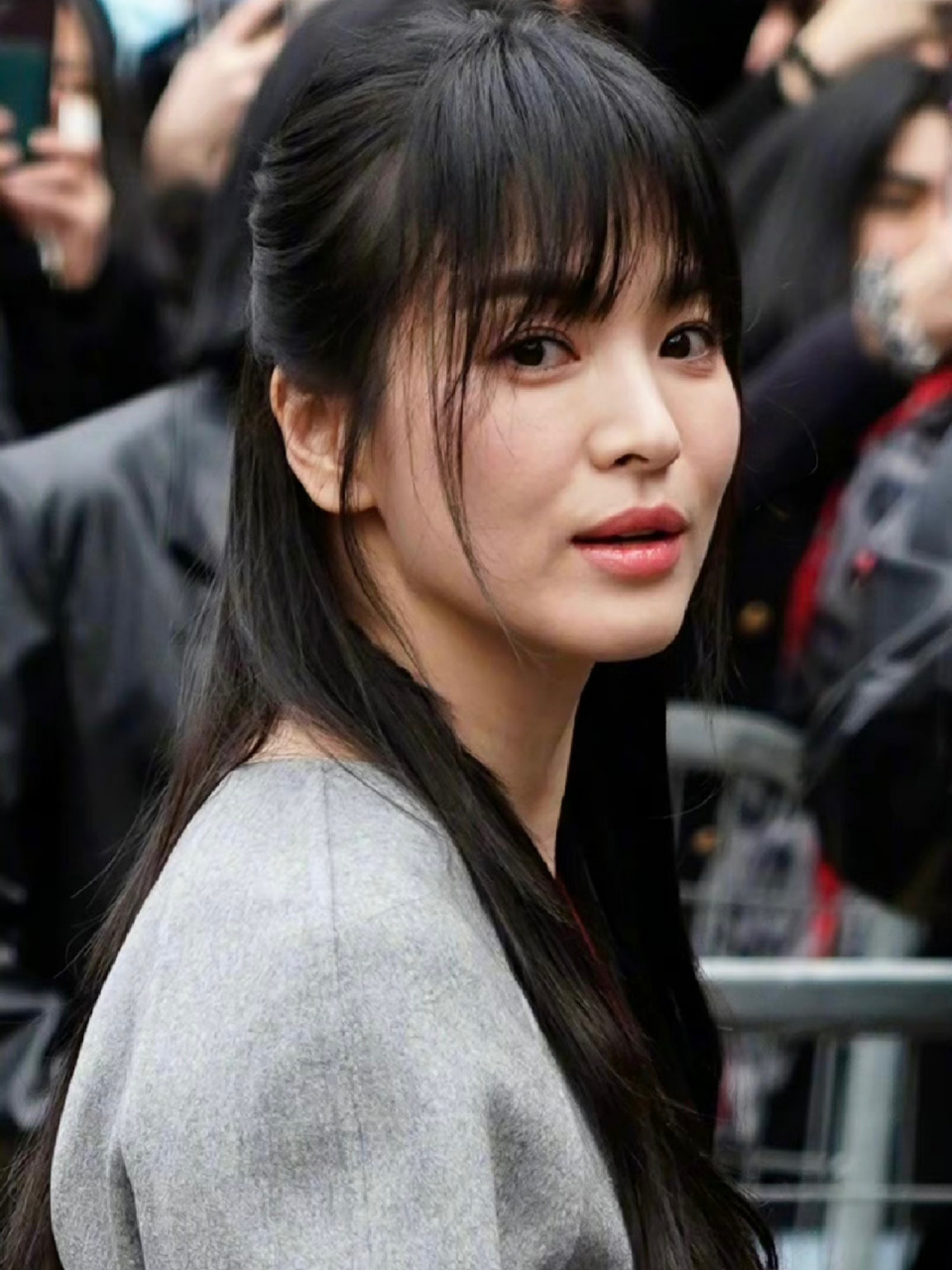 41岁宋慧乔时装周生图 一整个震惊我的美貌 宋慧乔温婉的状态让人如沐