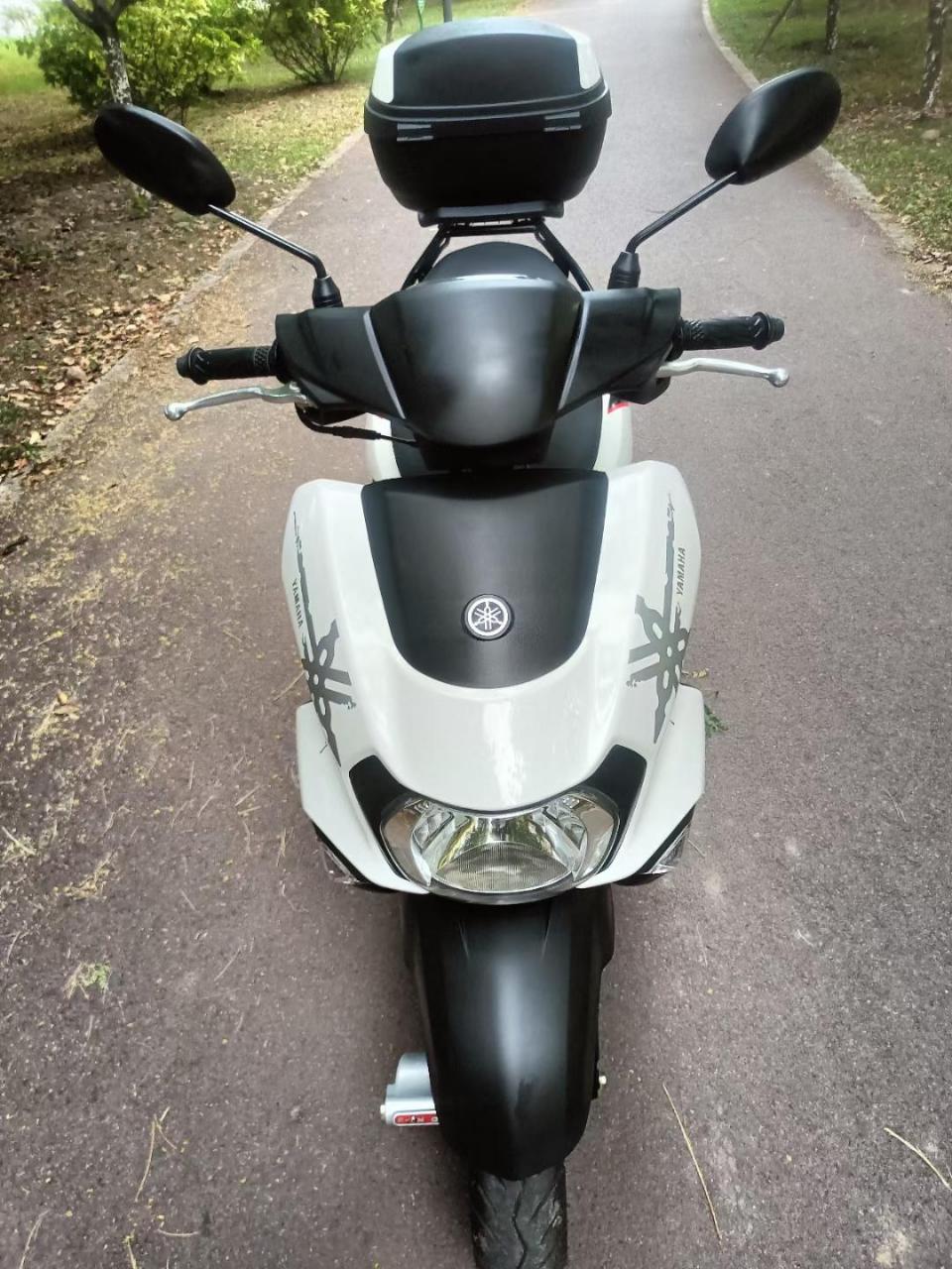 2021年7月上牌.雅马哈旭鹰125前后改热容轮胎加手巴加热.