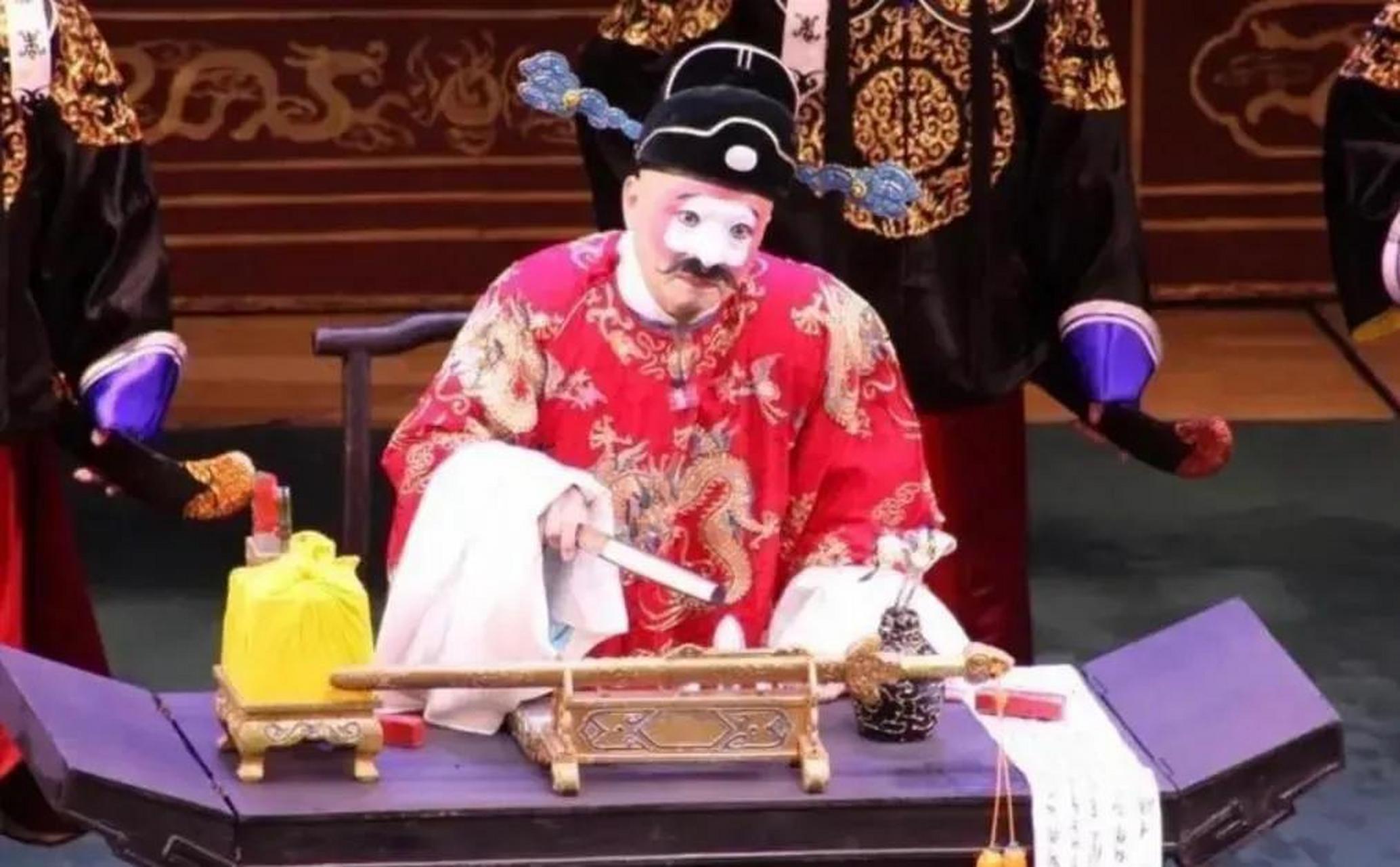 他是53岁的田冠军,国家二级演员.