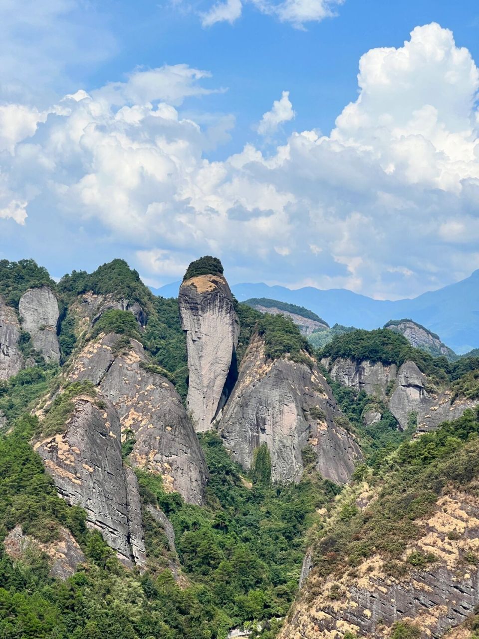 崀山骆驼峰:九九天梯,辣椒峰,一线天    	 90骆驼峰是辣椒峰景区的