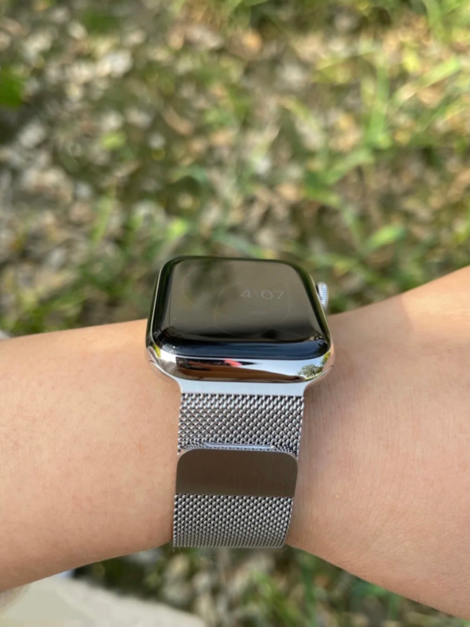 44毫米apple watch series 6银色不锈钢表壳搭配银色米兰尼斯表带