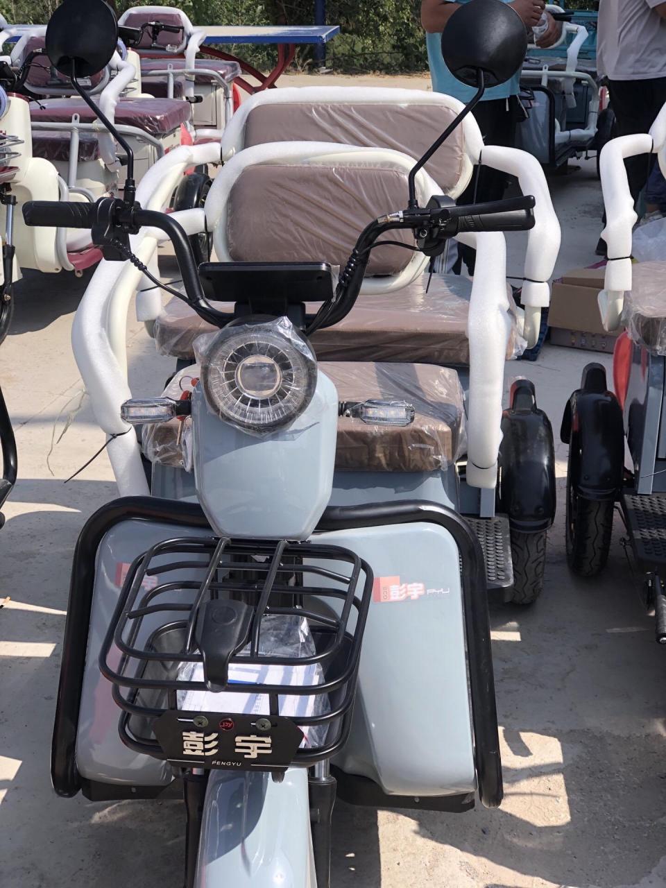 朋友顶账来的电动车,今早刚到一批,上批都卖完了,彭宇电动车,电池超威
