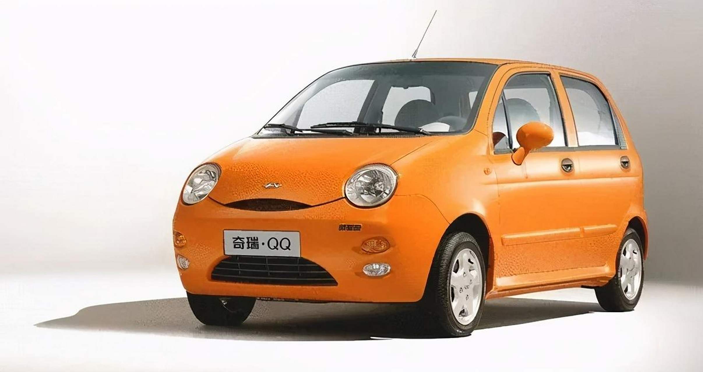 当时第一次接触奇瑞qq的年轻人,可能会对它的外观设计感到很新奇和