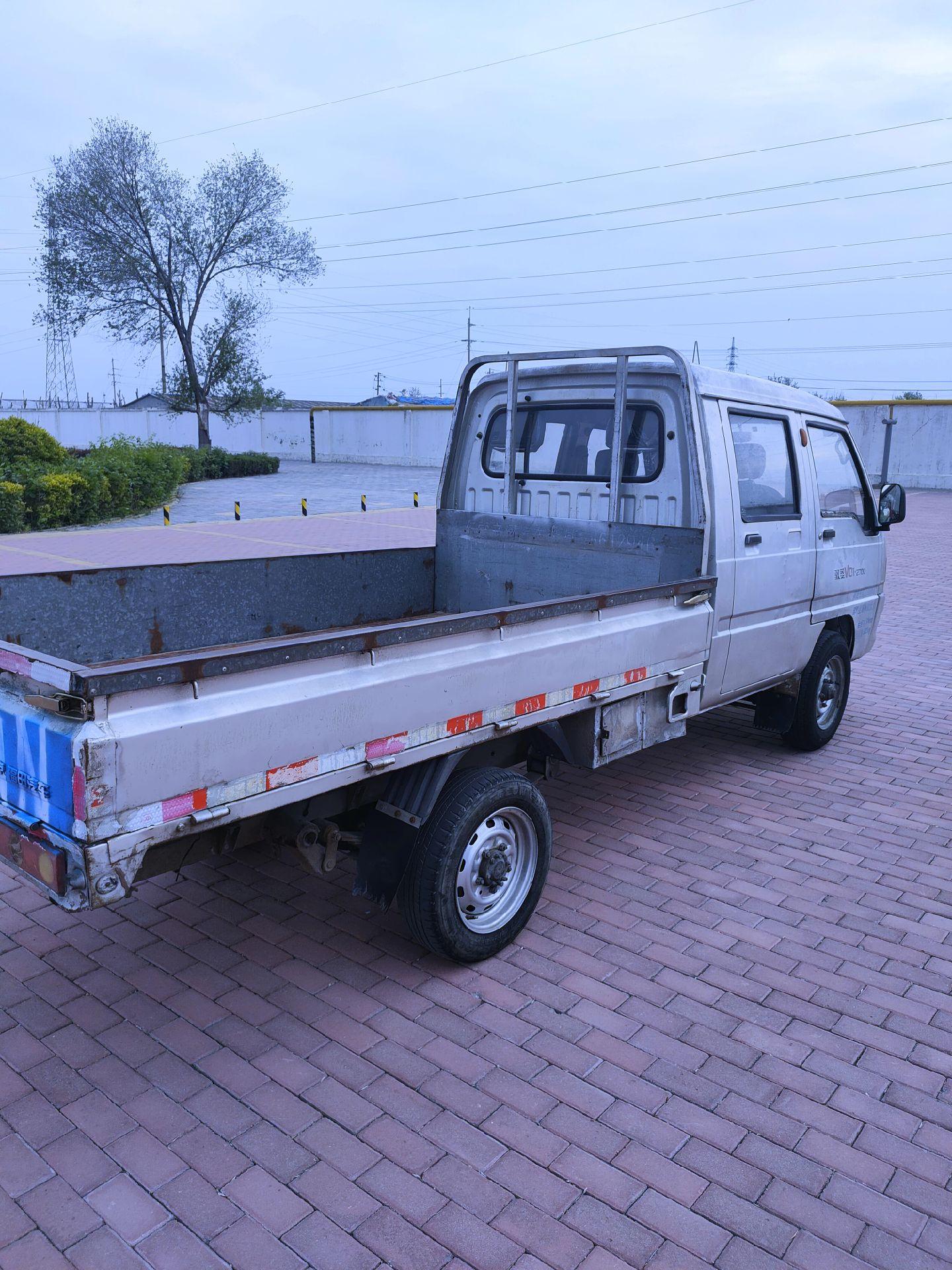 汽油版福田驭菱双排小货车