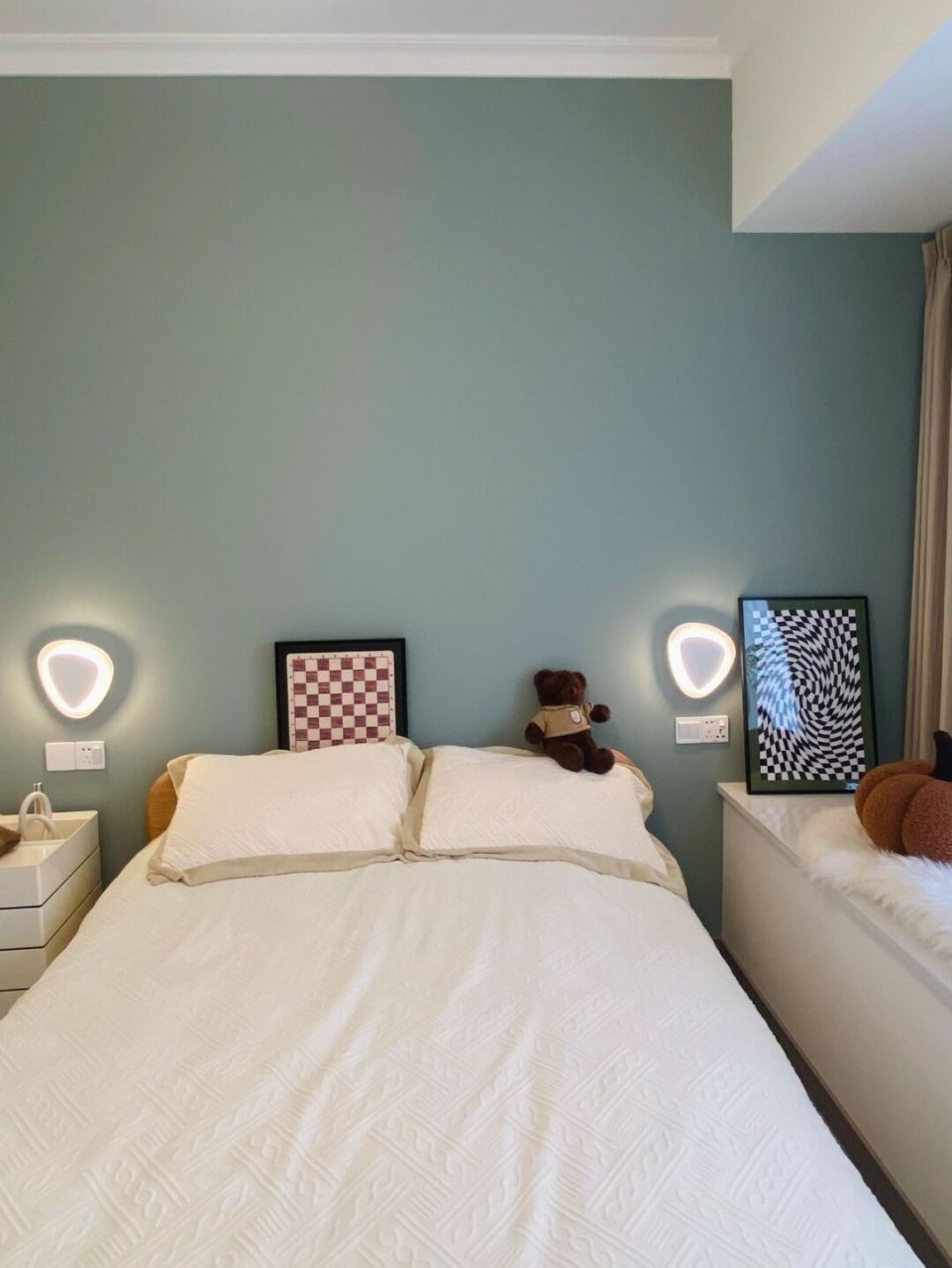 92墙漆:立邦伦敦雾 92窗帘:三宅竖纹奶茶色