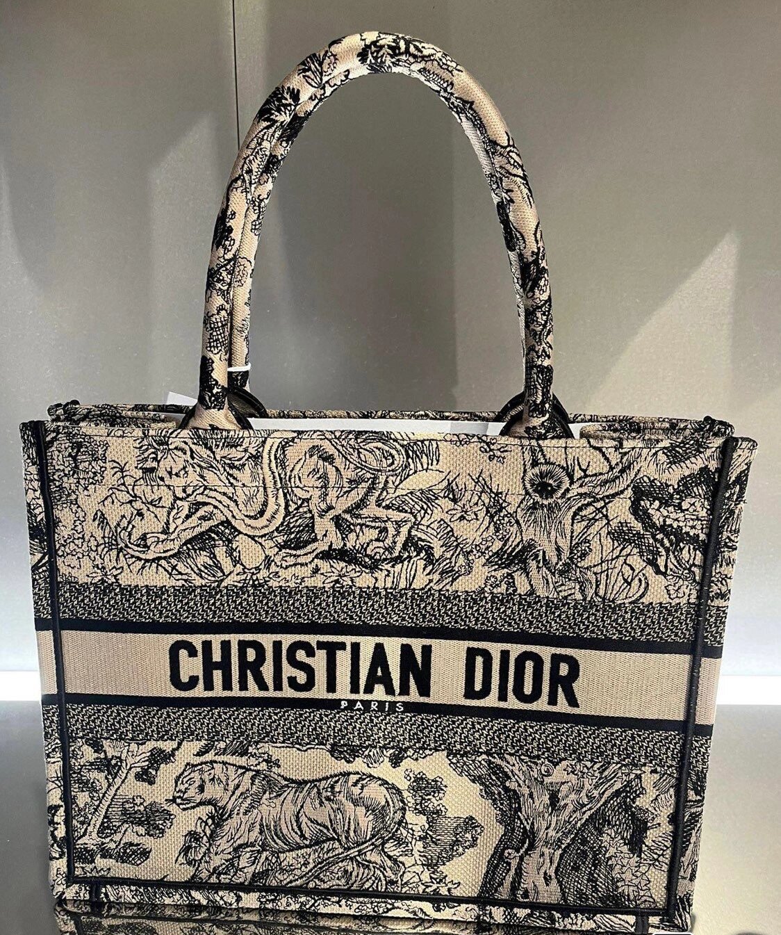 91dior迪奥 booktote:丛林老虎的野性魅力 78准备好感受迪奥的