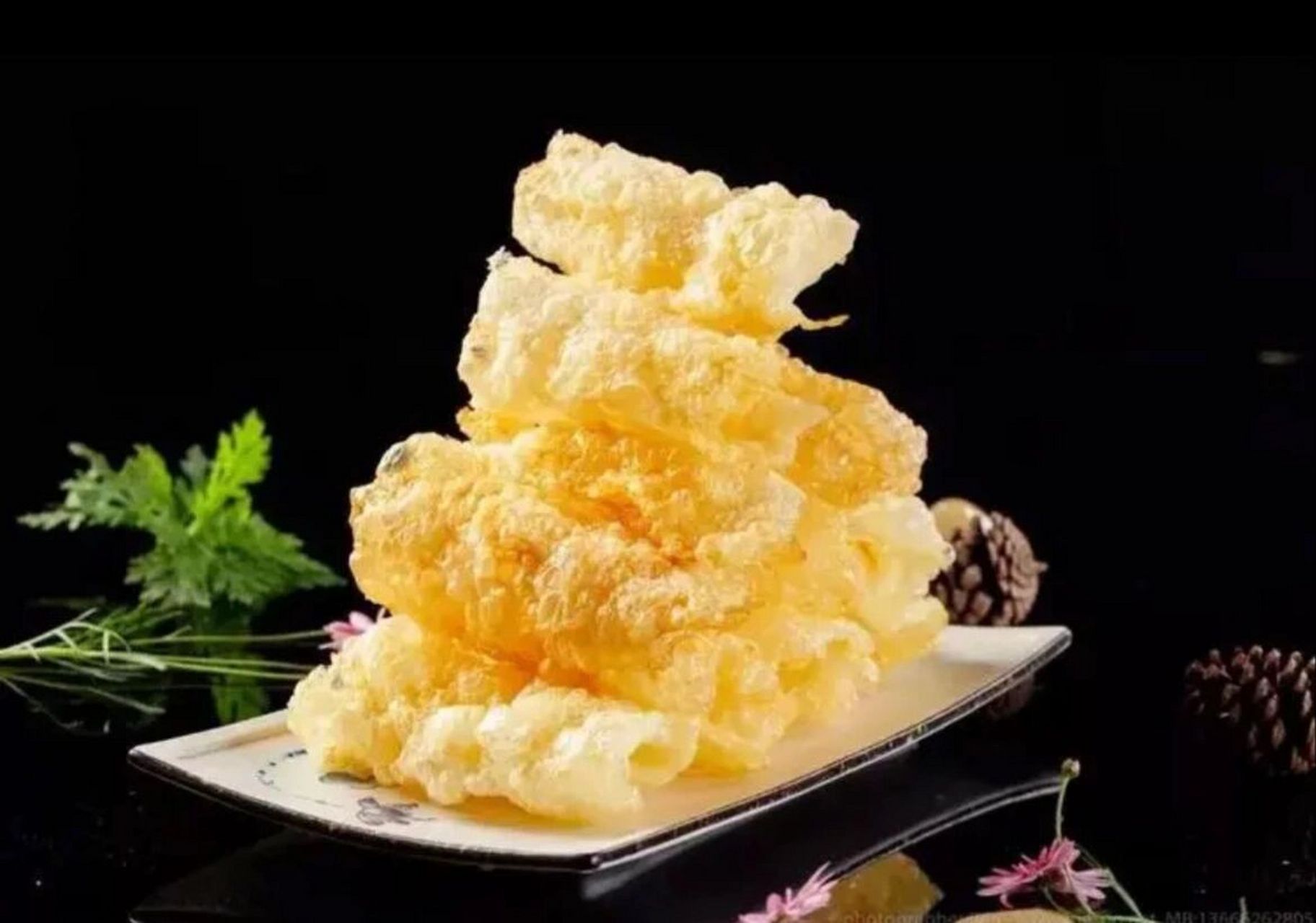乳扇是主产于大理州洱源县的特色奶制品, 在大理市的喜洲镇,下关镇亦