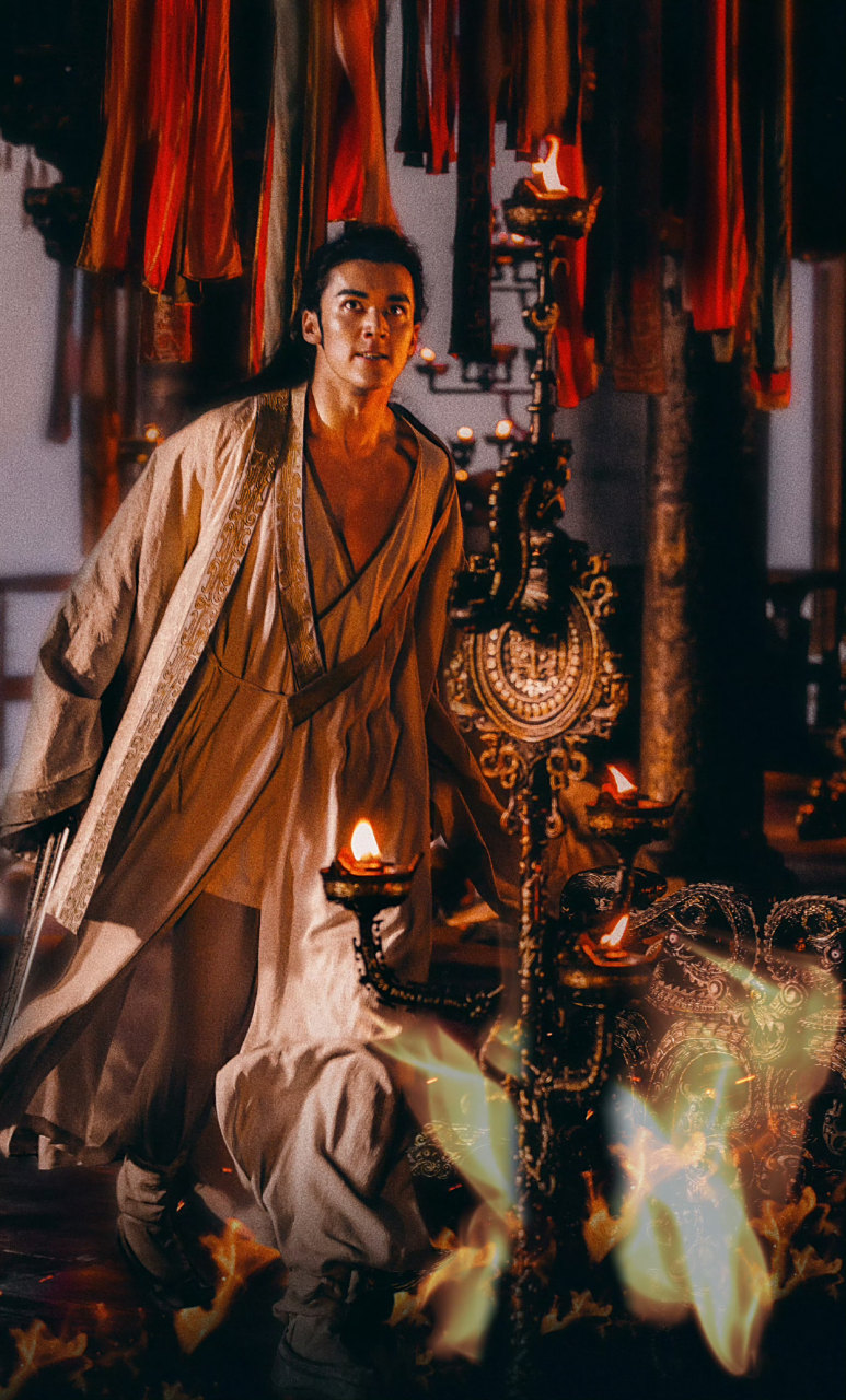 《封神》里最令人揪心的人物是殷郊,首先角色非常夺目,颜和肌肉的部分