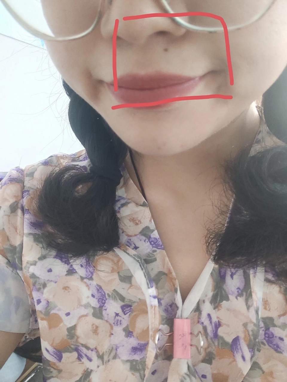 下面的痣是什么意思 有姐妹知道鼻孔下面长的痣是什么意思啊,有鼻炎嘛