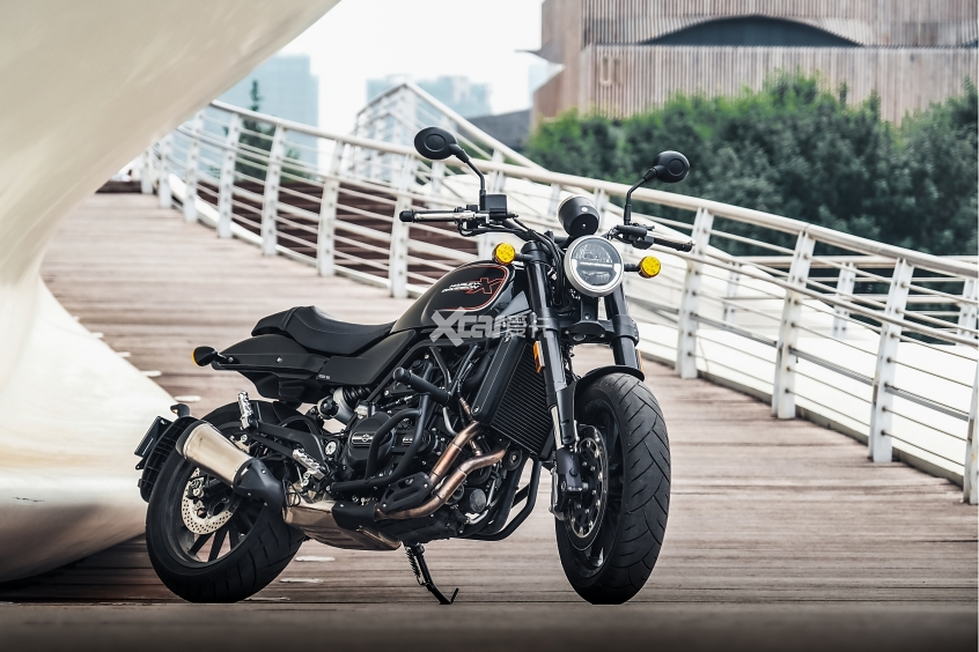 哈雷x500是与钱江合作出炉的产品,基于贝纳利幼狮500(leoncino 500)