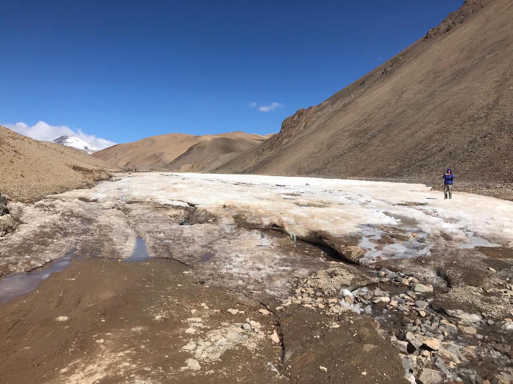 中国最高海拔垭口5899米,位于新疆和田地区和田县,空喀山口边防路