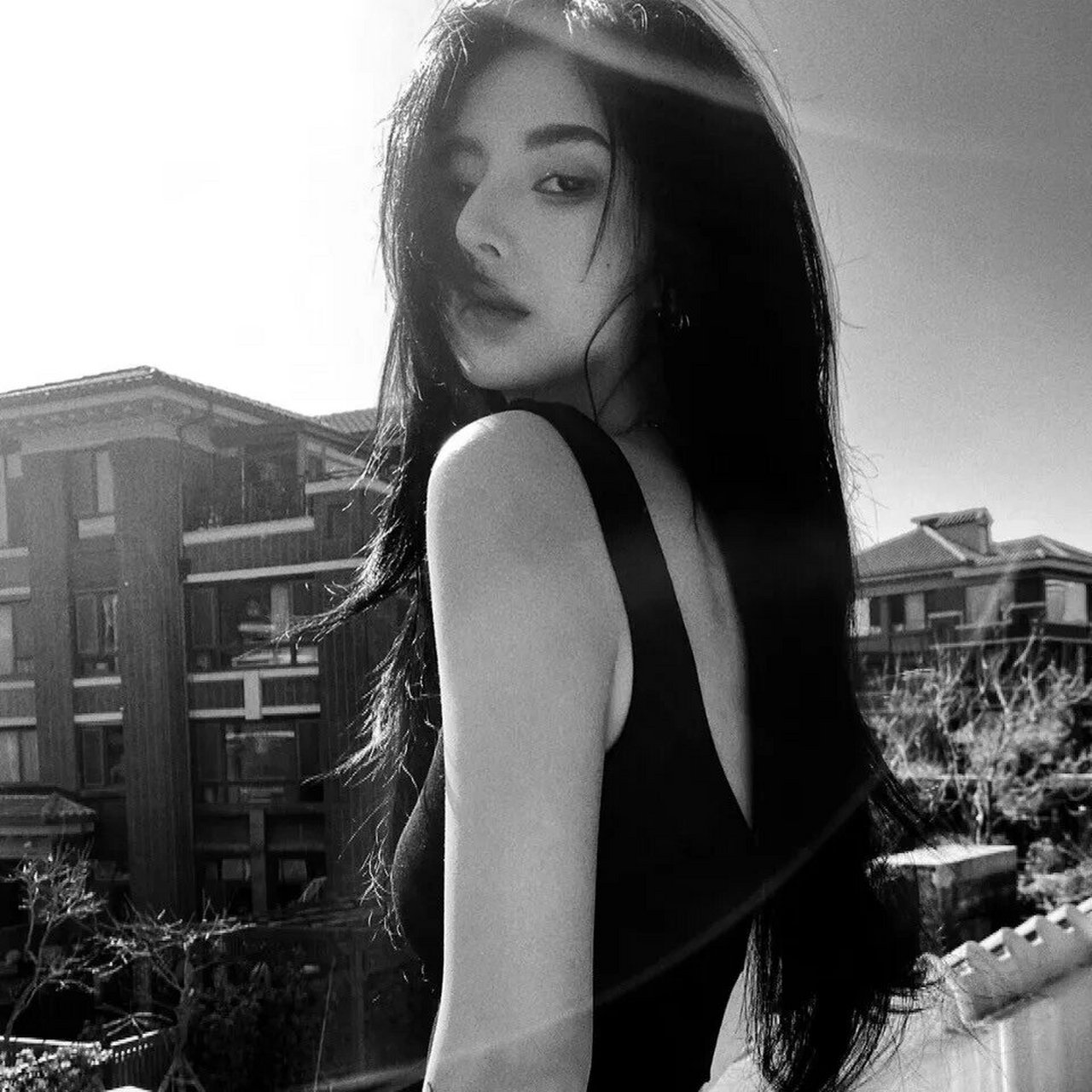 黑色系高冷御姐头像