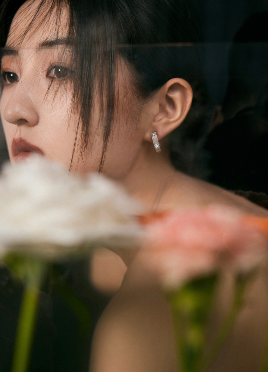 张子枫黑色抹胸裙