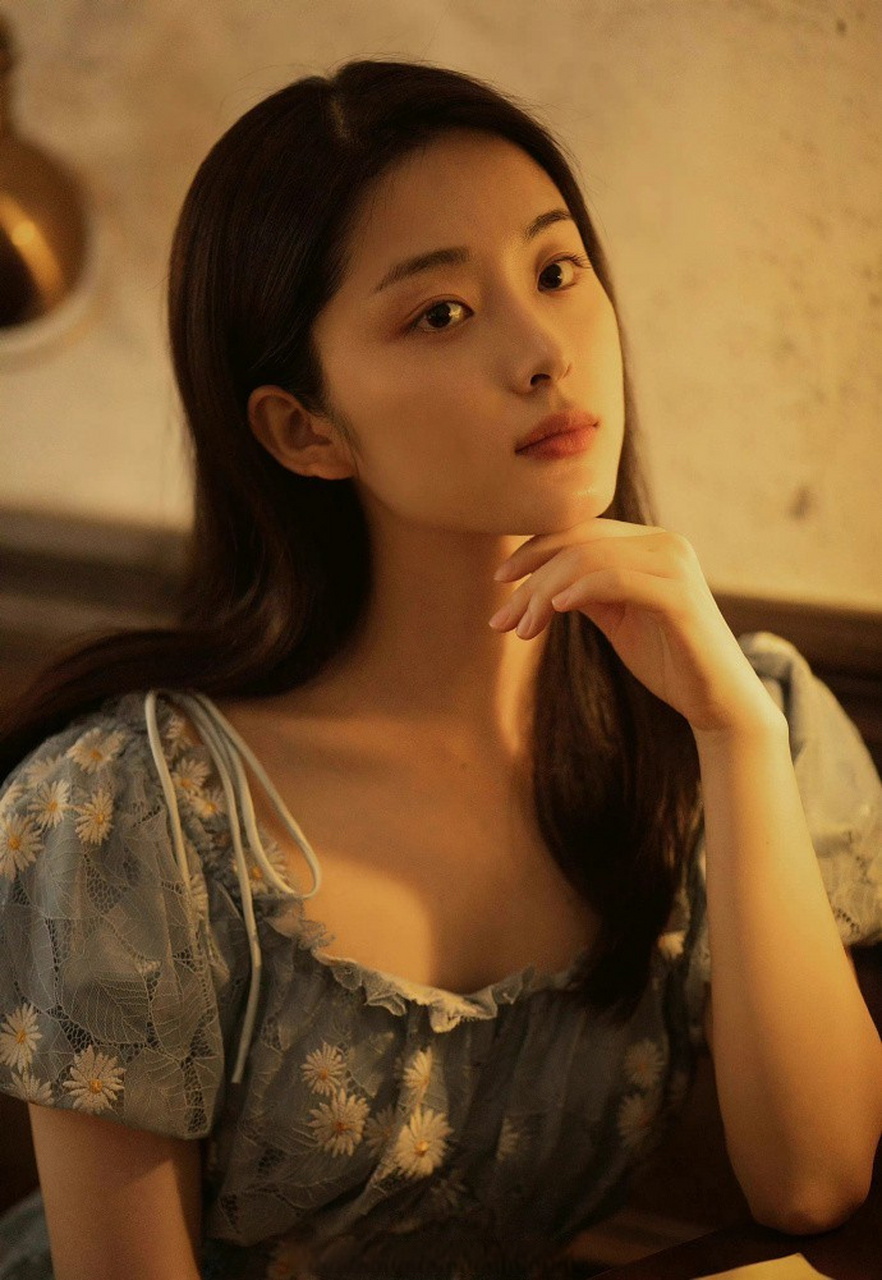 吴曼思 1999年3月27日出生于河南省新乡 白羊座 毕业于北京电影学院