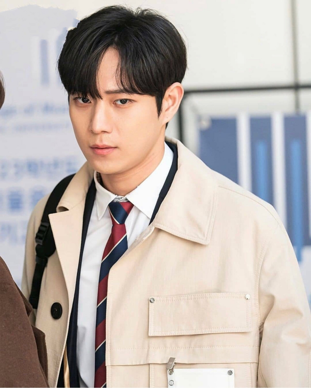 顶楼36615 青年主演的海报公开 真是男帅女靓