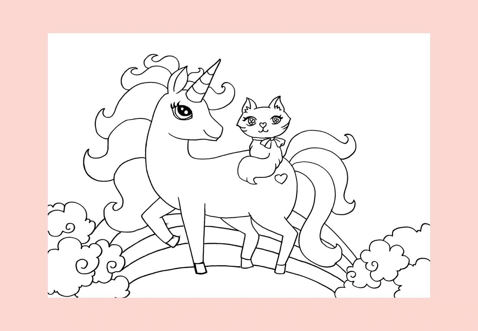 这个独角兽的背上坐着一只可爱的小猫,独角兽一边回头看着小猫,一边