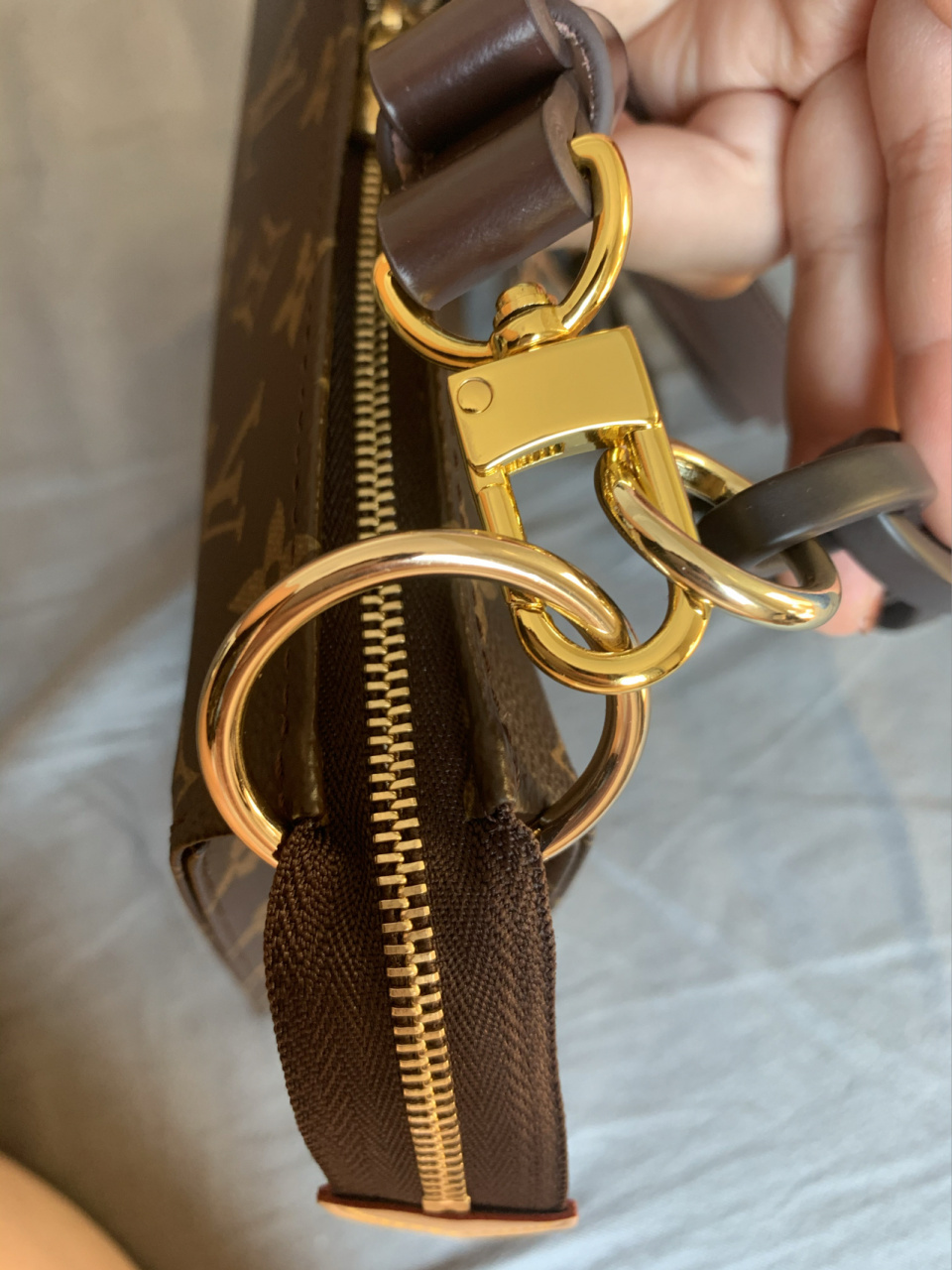 lv26号洗漱包改包详细教程和测评 逛看到改包超级火 官网搜了有货就