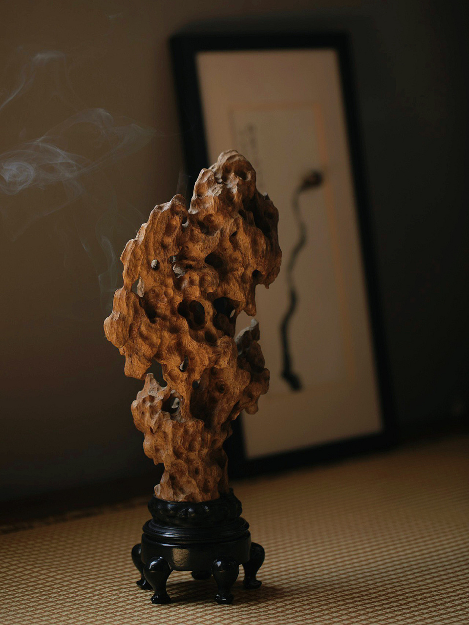 西马沉香「仿太湖石立峰香炉」 玲珑透漏,一炉添香,书房清心,一室之