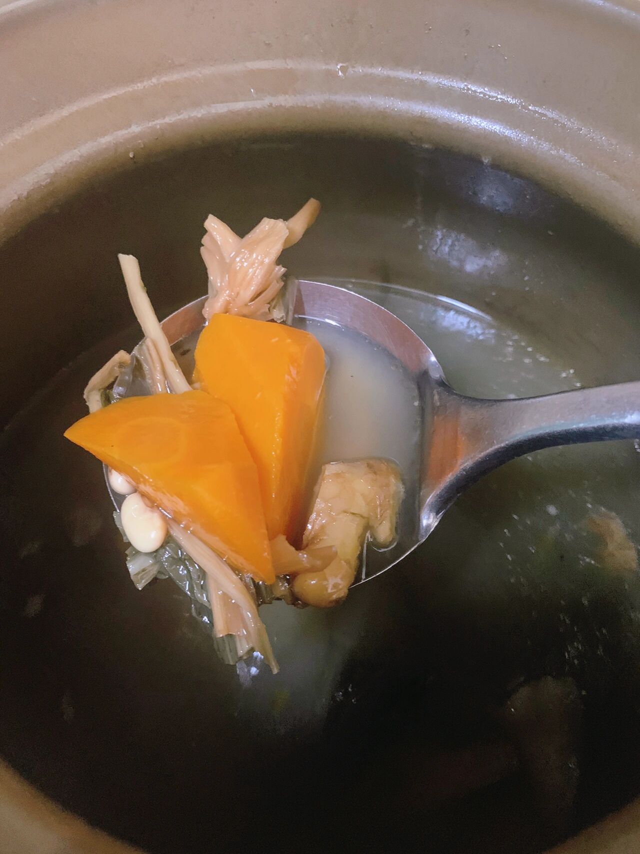 97广式靓汤:菜干猪骨汤,降火清燥,化痰止咳 今日分享:菜干排骨汤,菜