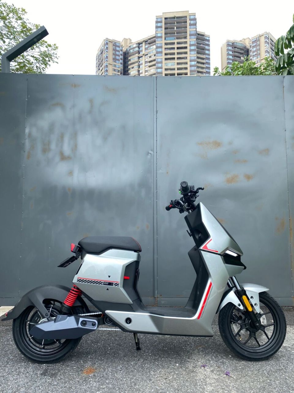 如题 #广州电动车# #小牛电动车# #小牛f400t