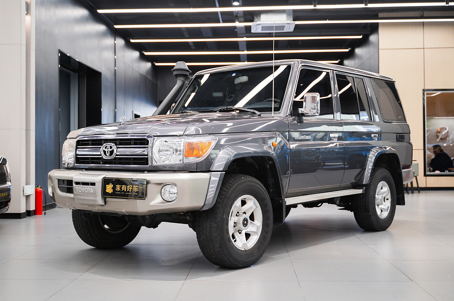 73. 丰田lc76 铁灰配色